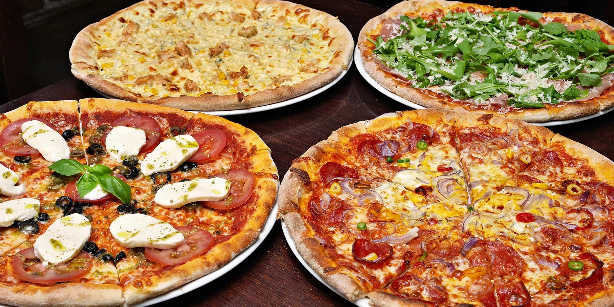 Jedna nebo dvě pizzy o průměru 32 cm podle výběru z 22 druhů