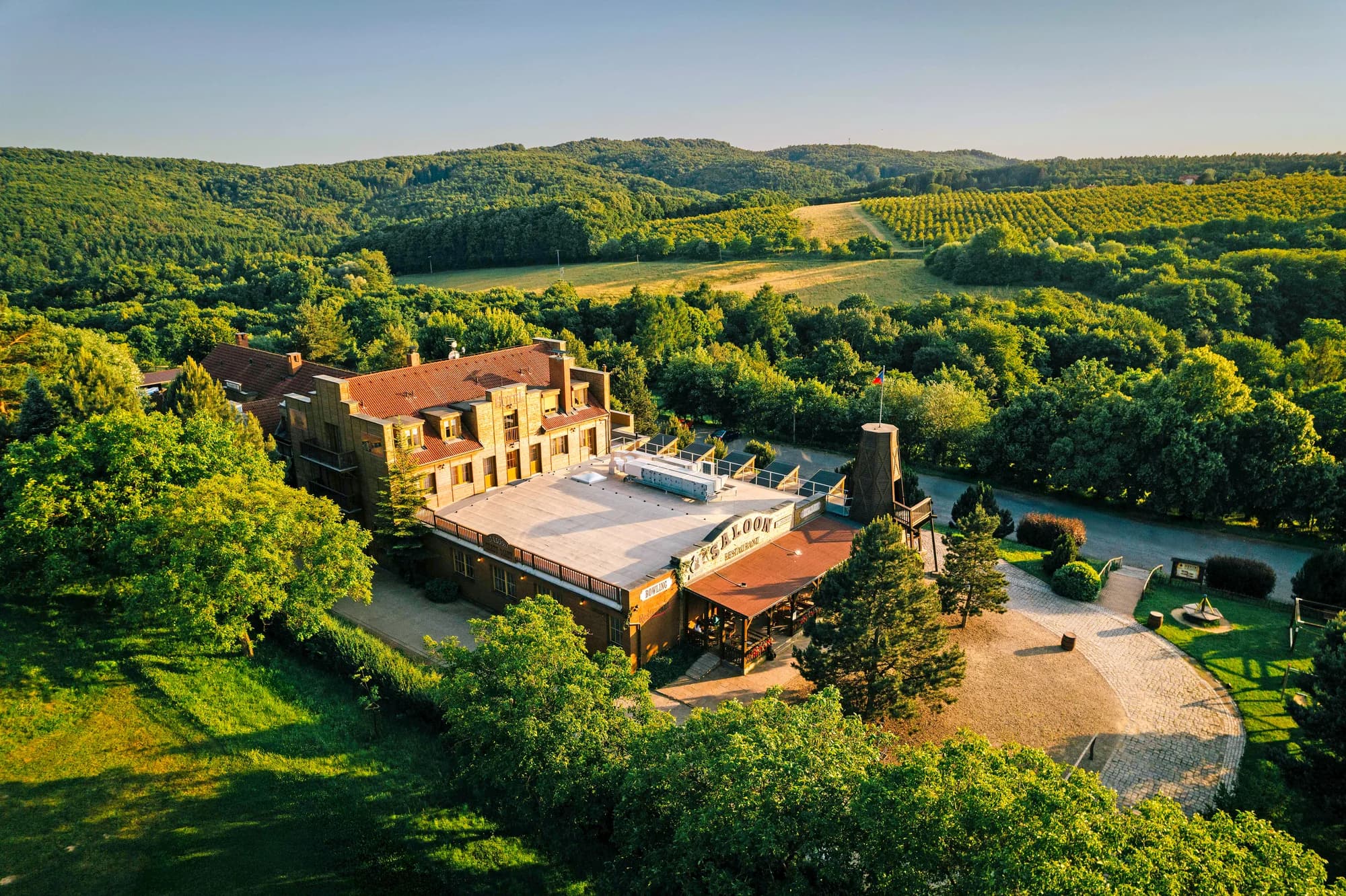 Odpočinek ve wellness a tříchodové menu na westernovém ranči pro 2 osoby