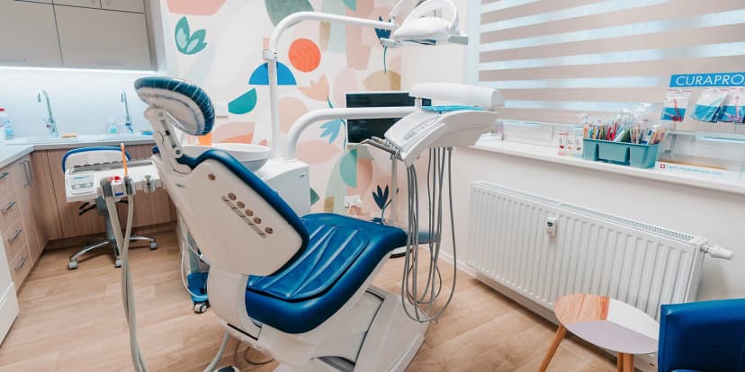 Dentální hygiena bez obav: kompletní péče včetně airflow pro dospělé i děti