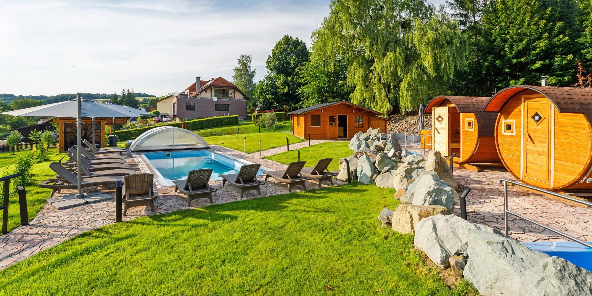 Za relaxací a na jídlo: 2 hodiny ve venkovním wellness nebo i 4chodové menu pro 2 osoby