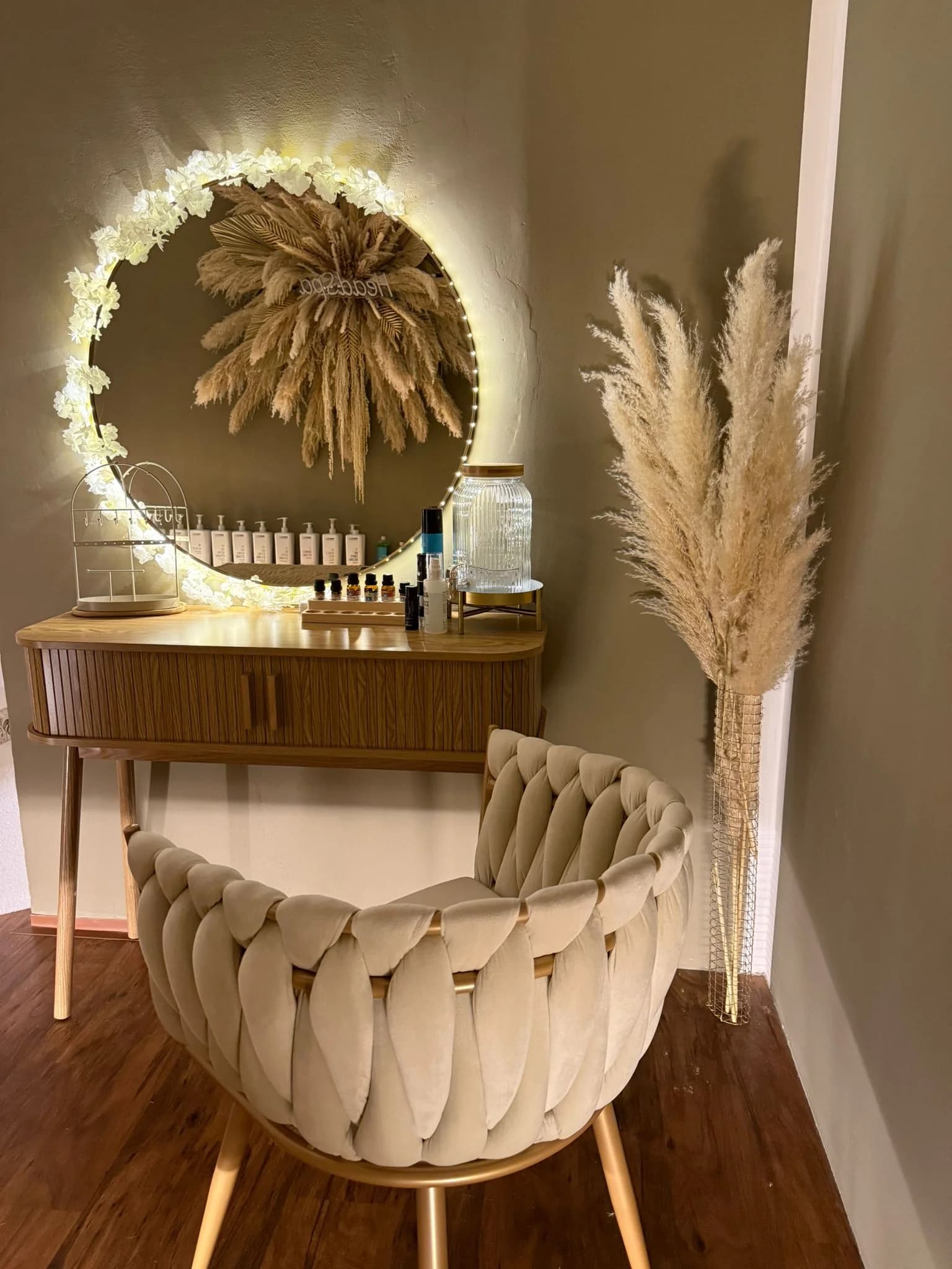 Head spa: parní relaxace, trichologická analýza, peeling, masáž i regenerace