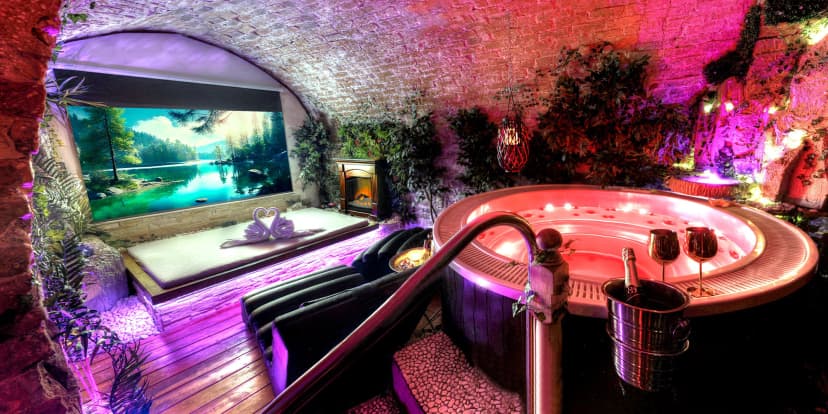 Relaxace v romantickém wellness: infrasauna, vířivka, sekt a občerstvení i 13. komnata pro 2 osoby