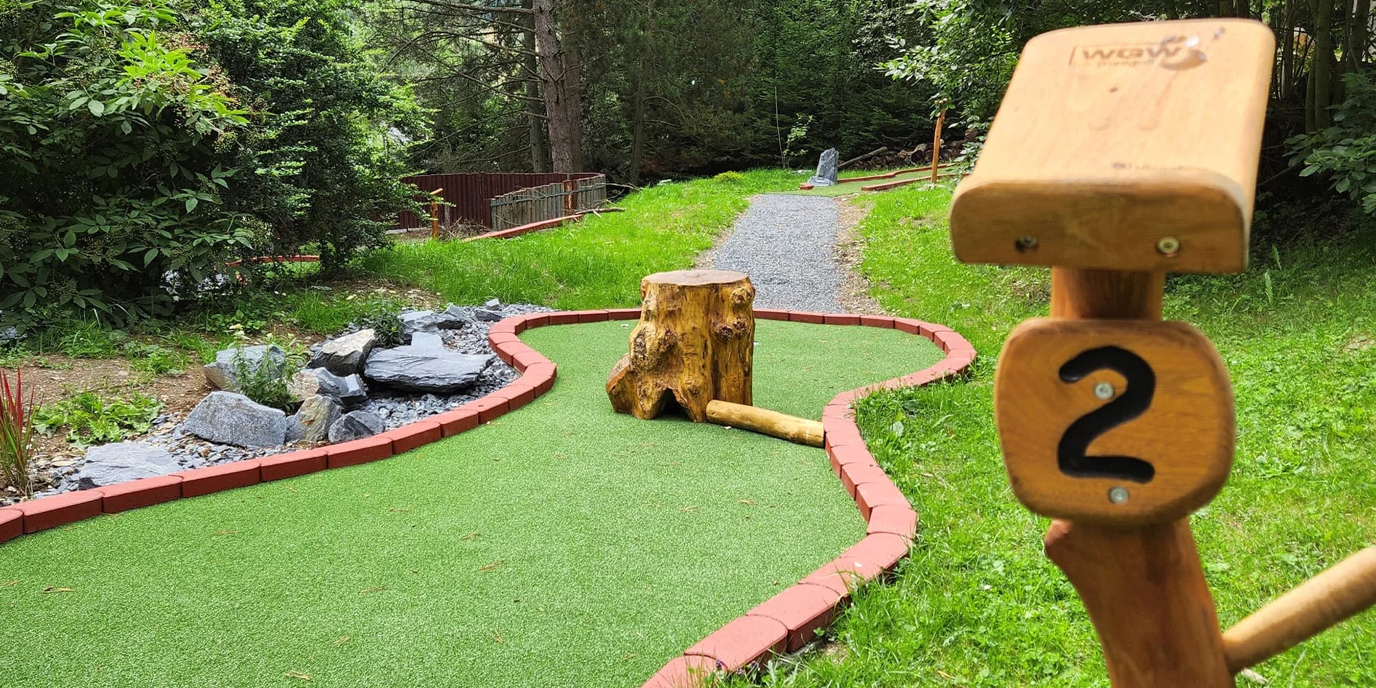Vstup na 18jamkový adventure minigolf pro děti, dospělé i celou rodinu