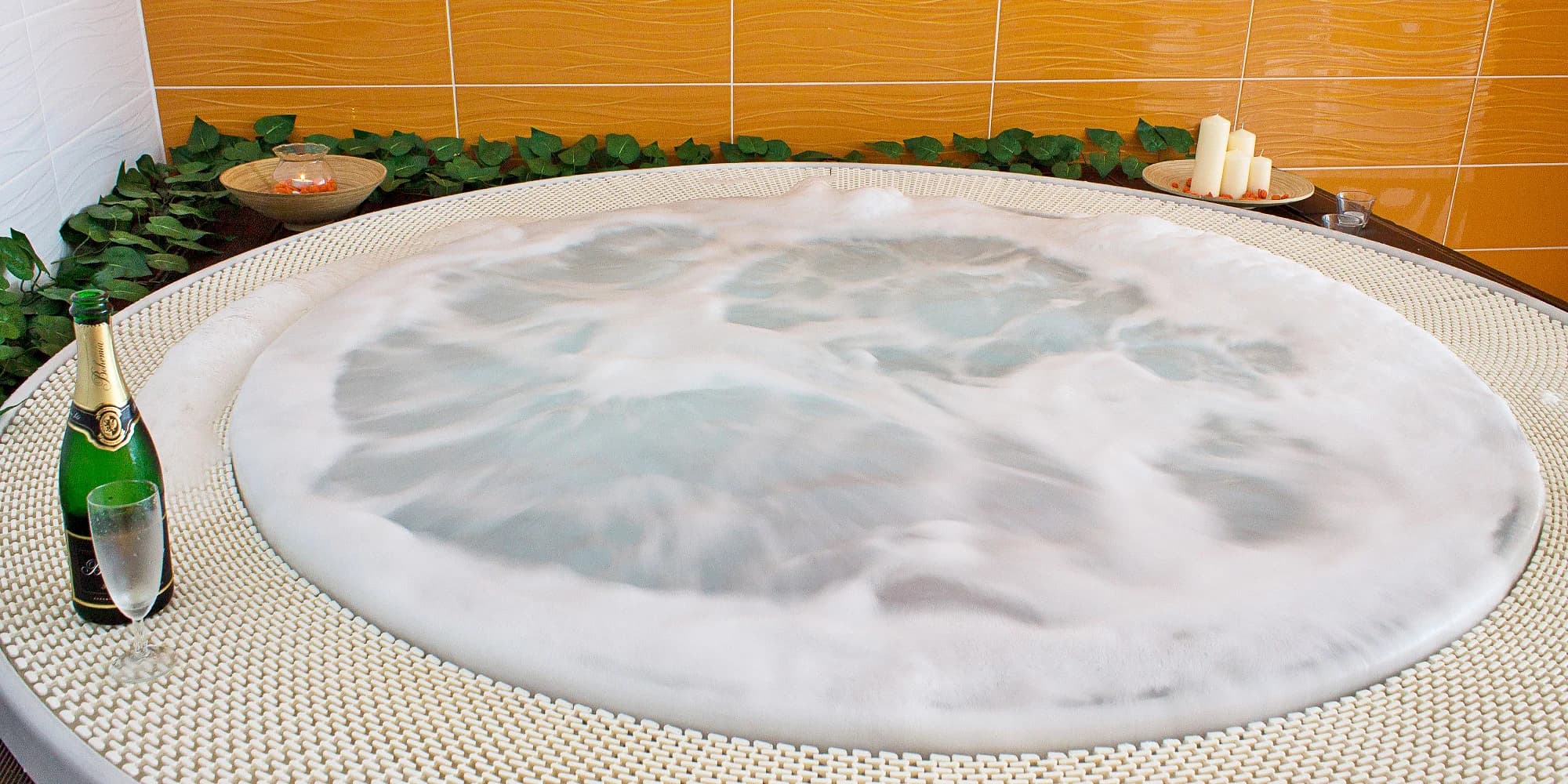 Relax na 60 nebo 120 minut: privátní wellness s dvouchodovým menu a lahví sektu pro pár