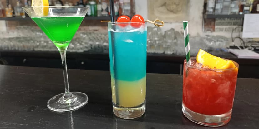 Až 4 míchané drinky podle výběru v centru Brna: gin tonic, mojito, cuba libre a další