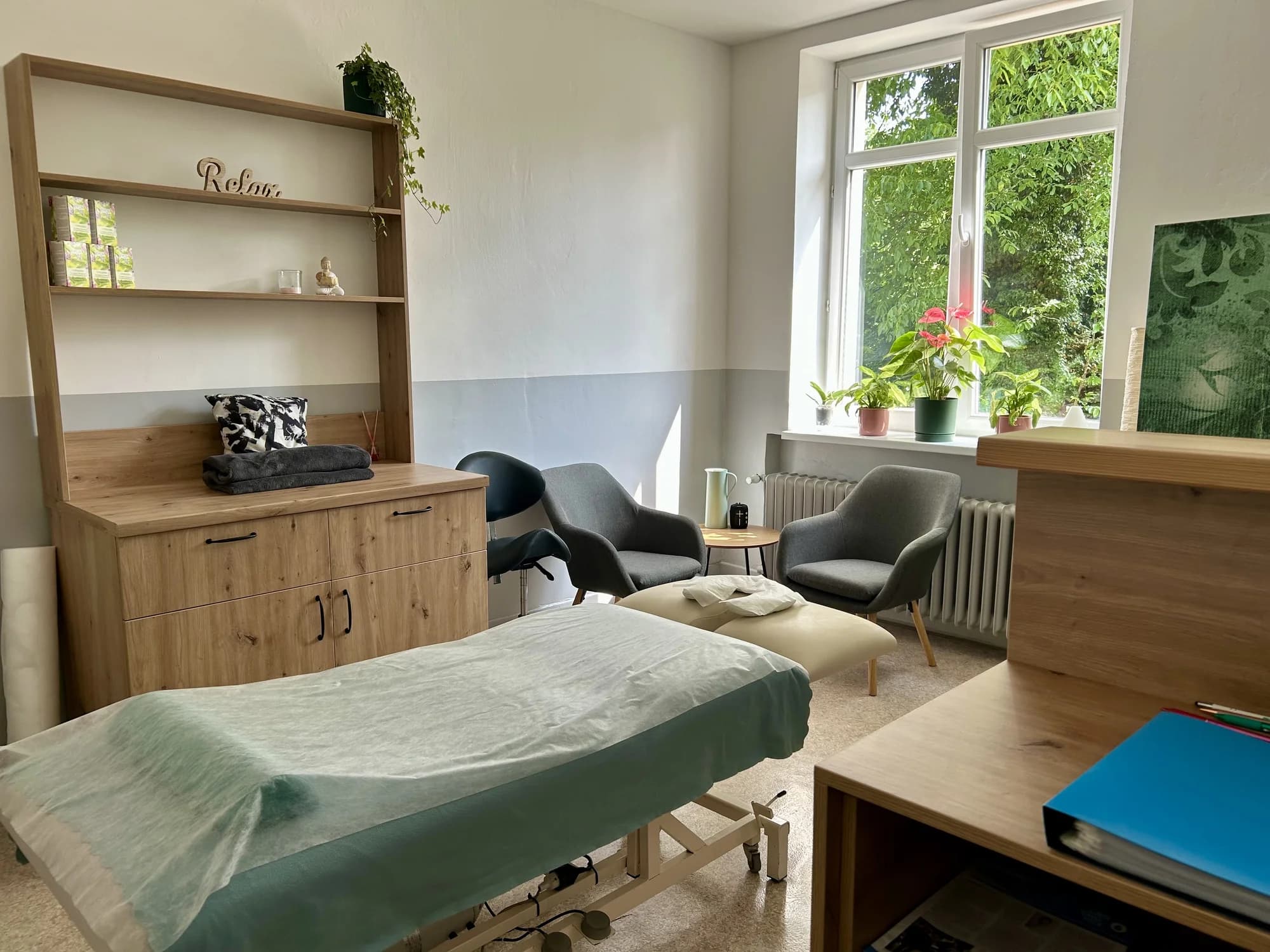 Masáž zad a šíje, indická masáž hlavy či celotělová masáž i relaxační rituál