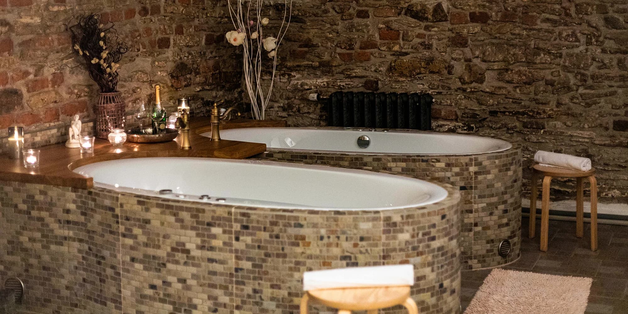 Královský relax v privátním wellness pro 2-6 osob: koupel, sauna i lahev sektu