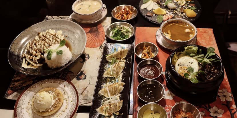 Autentické japonské a korejské menu o pro dva: gyoza, bibimbap i sushi