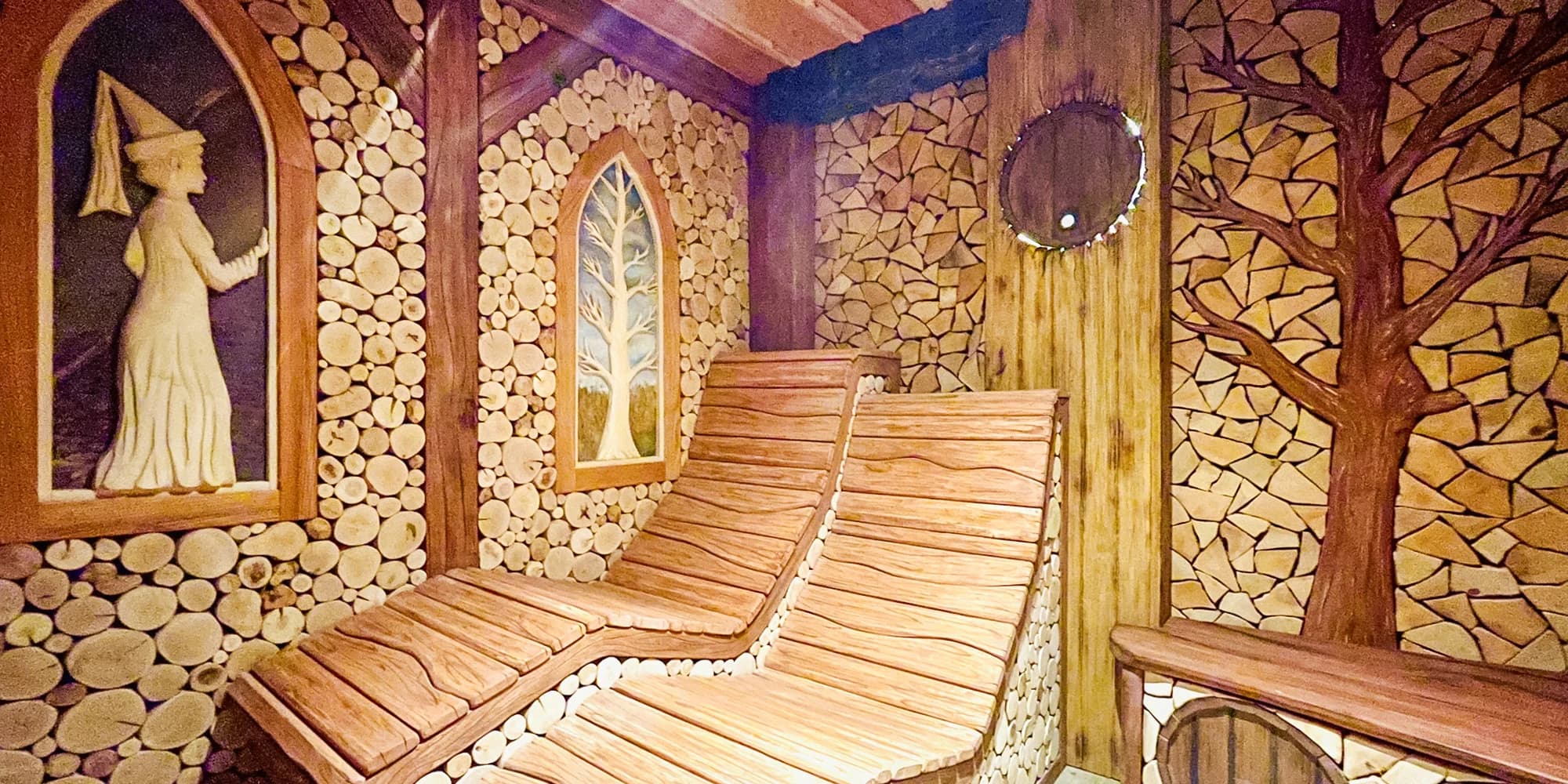 Vstup nebo permanentka do stylového hradního wellness pro pár i rodinu: vířivka i sauny