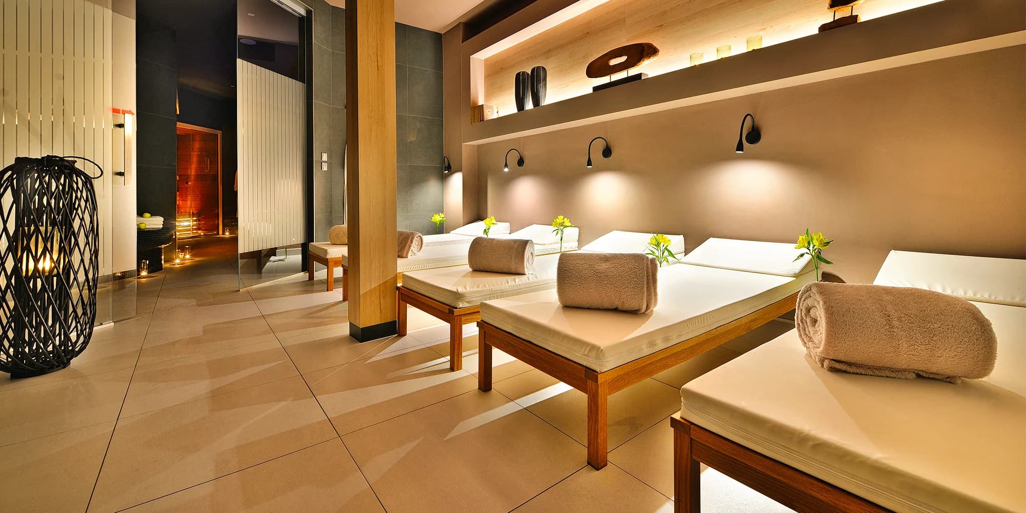 Lávové kameny a zábal, relaxační rituál, aroma masáž či head spa i se vstupem do wellness