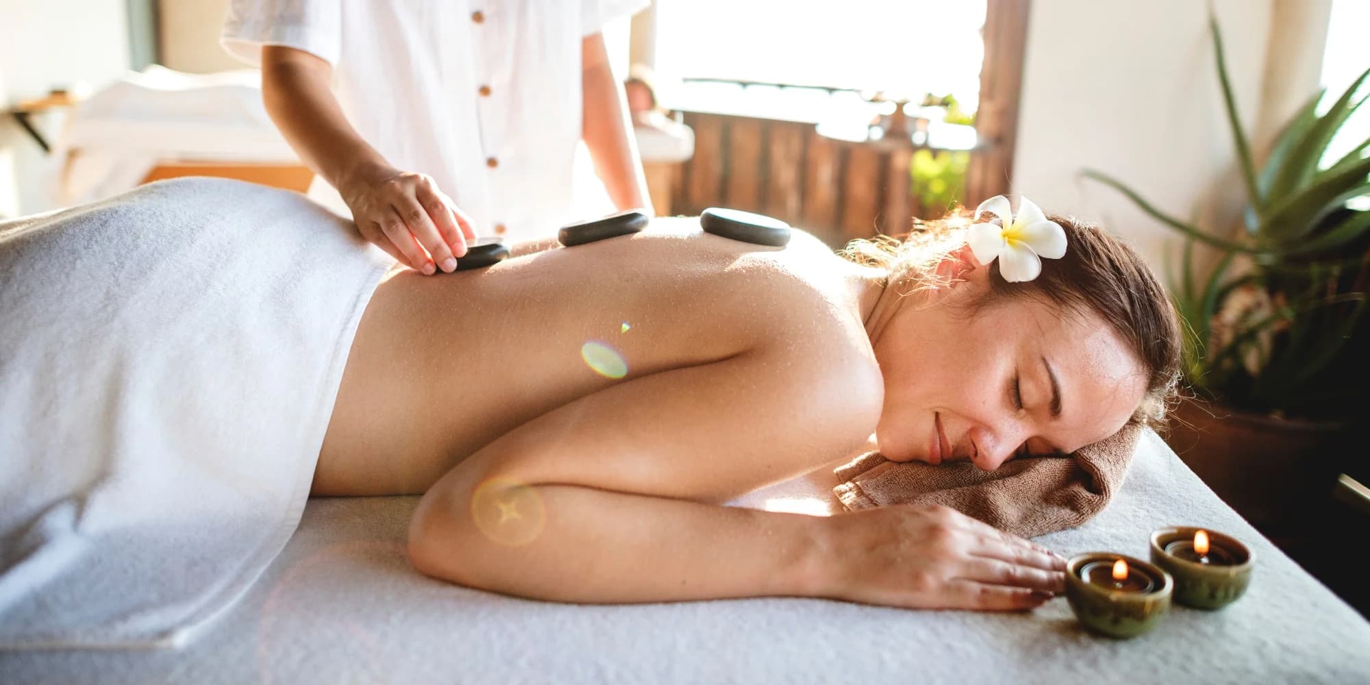 Lávové kameny a zábal, relaxační rituál, aroma masáž či head spa i se vstupem do wellness