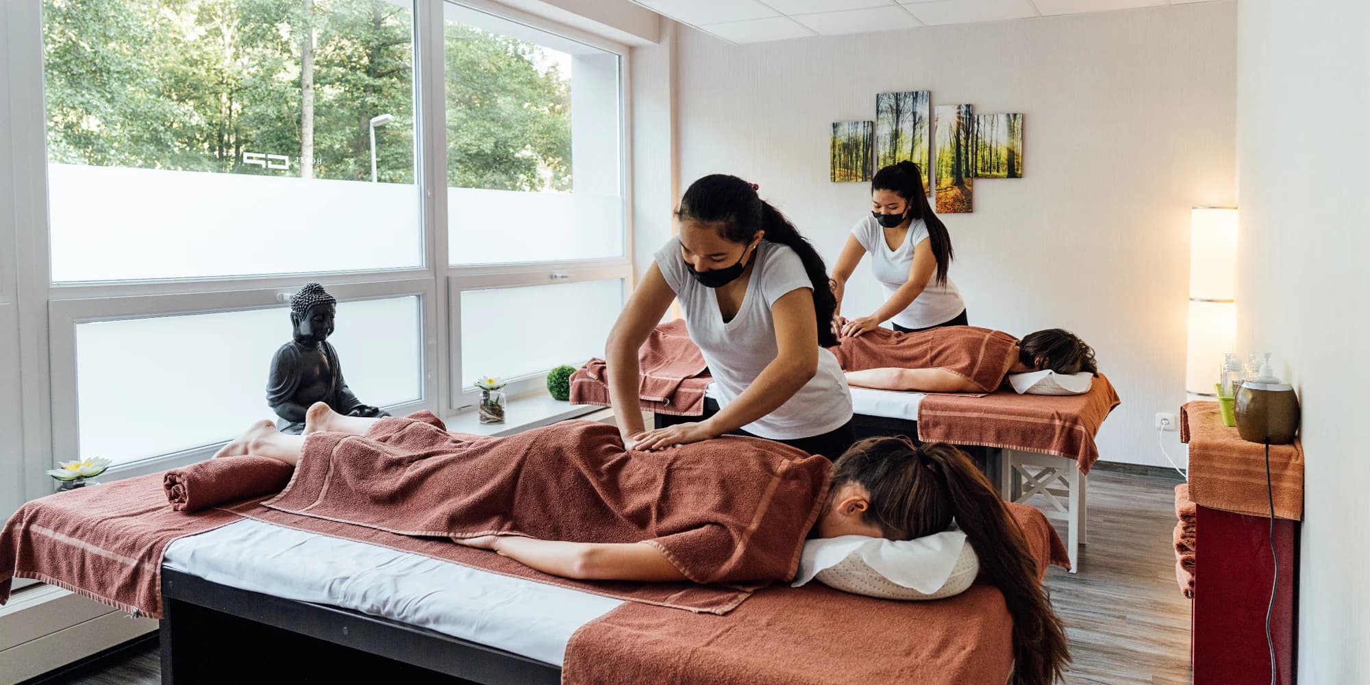 50min. thajská masáž a tříchodové menu podle výběru pro 2 osoby