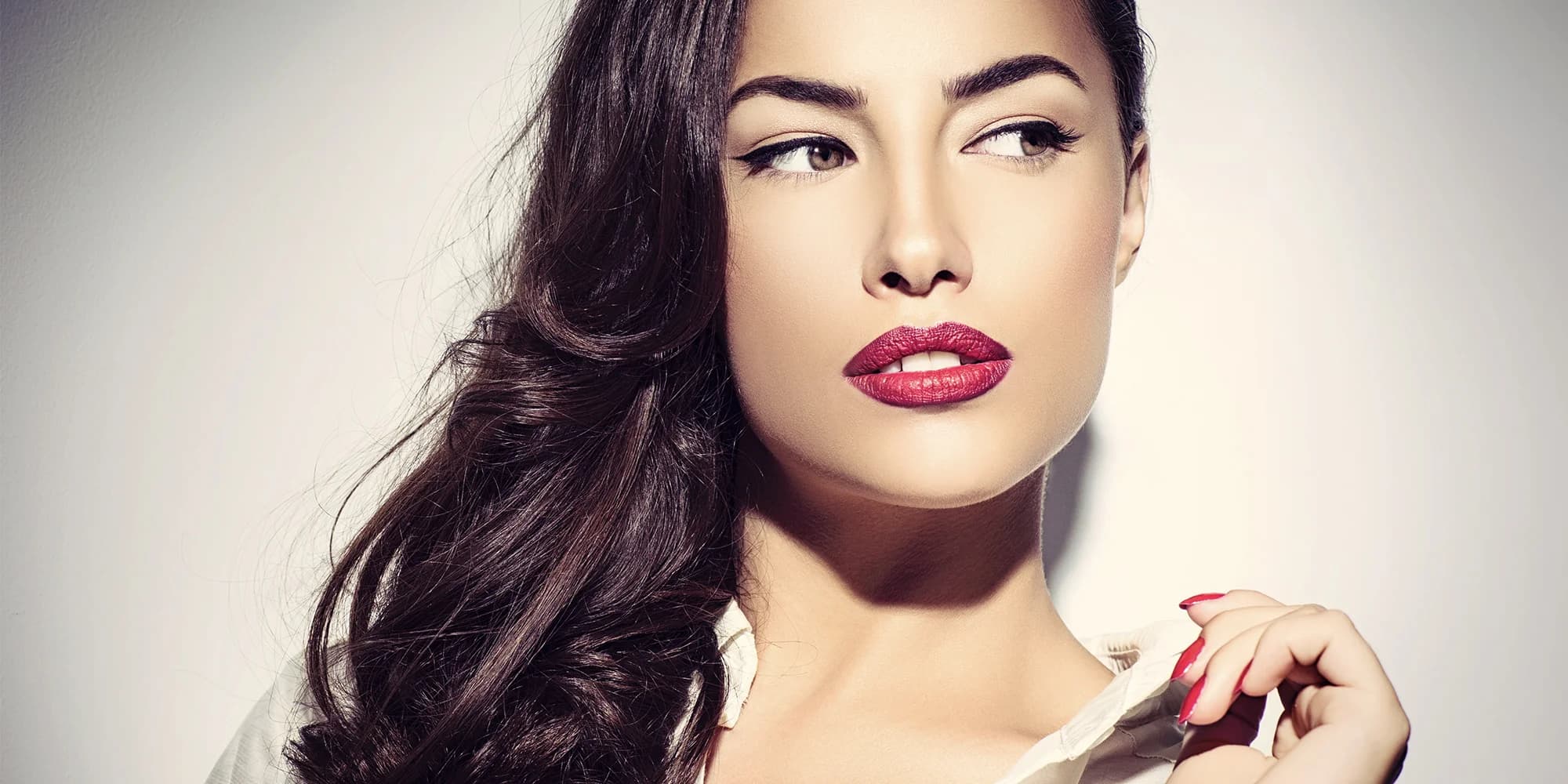 Permanentní make-up: horní i dolní oční linky, pudrové obočí, microblading či rty