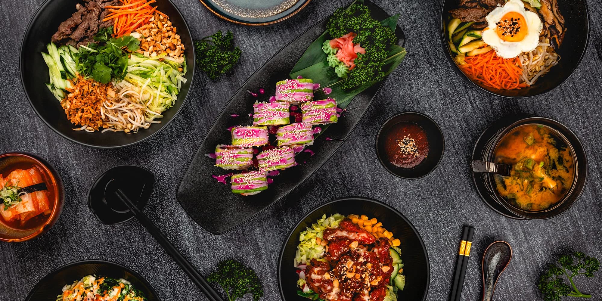 Vouchery na jídlo i pití v asijské a sushi restauraci MYA: 300 až 2000 Kč