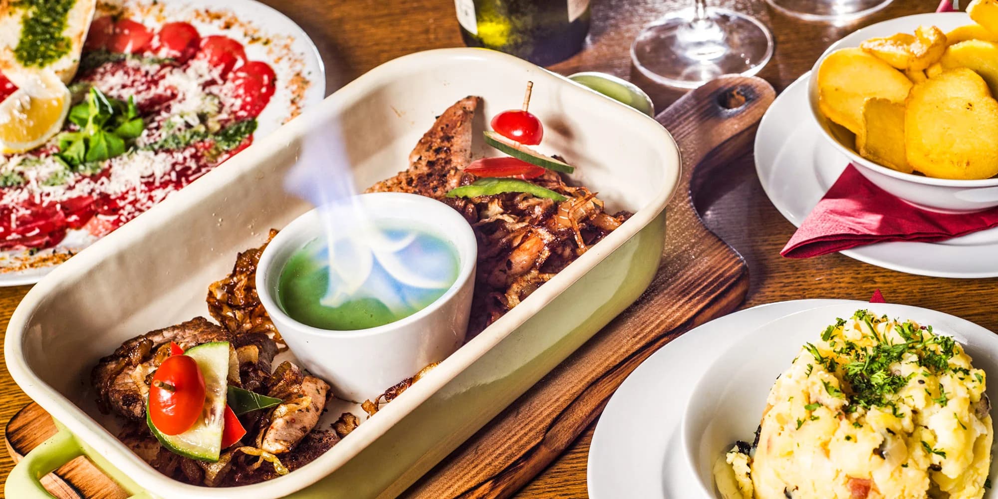 Gurmánské vzplanutí pro 2 osoby: tříchodové menu se 3 druhy masa, carpaccio i palačinka