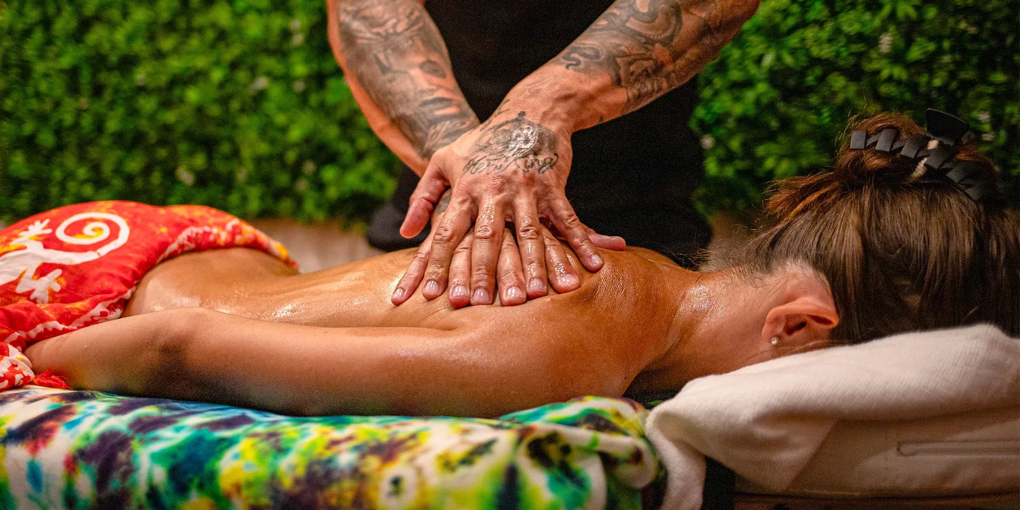 Dopřejte si relax: masáž končetin, zad a šíje, celotělová, baňkování i Lomi Lomi
