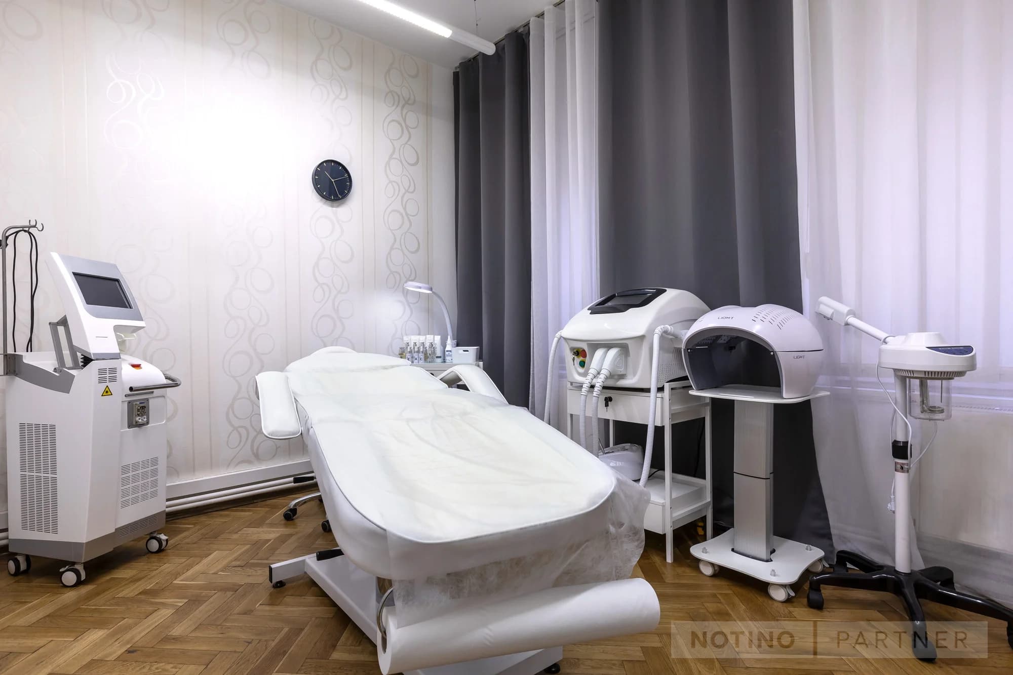 Ošetření přístrojem EMSlim Body pro odbourání tuků a zpevnění svalů i přístrojová lymfodrenáž