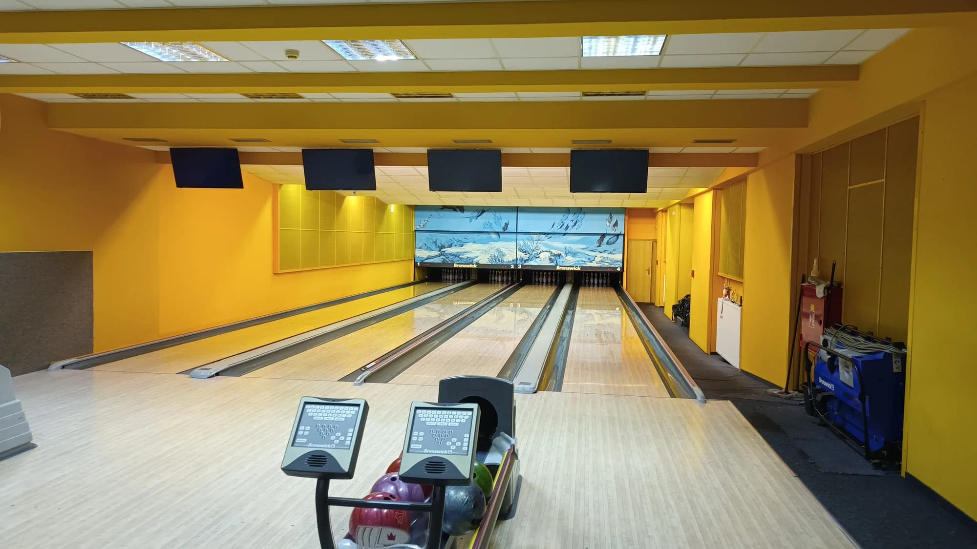 Hodina bowlingu pro partu až 6 hráčů v čase 13:00–24:00