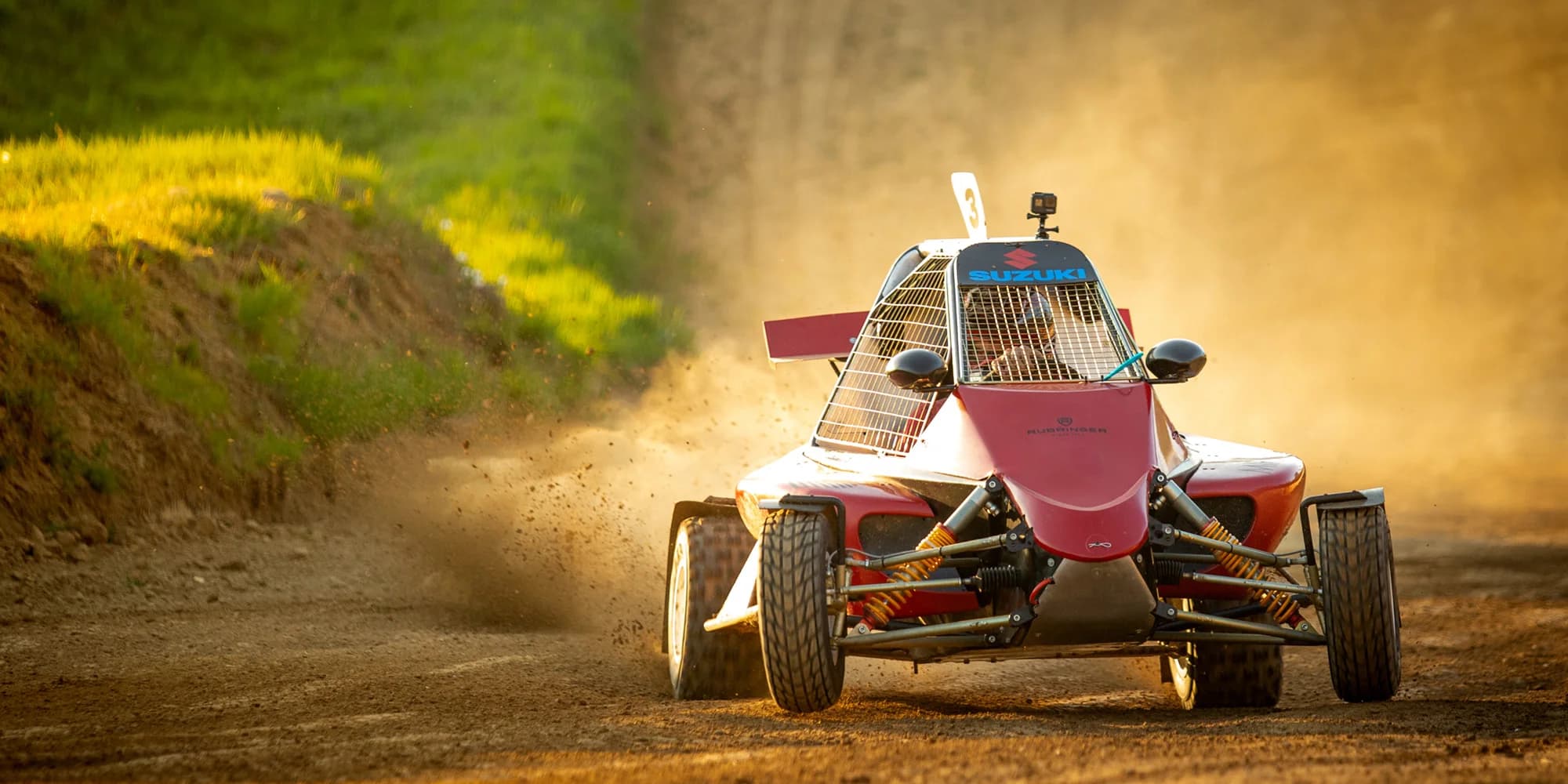 Jízda ve speciálně upravené závodní buggy: 3 až 10 kol na uzavřené trati