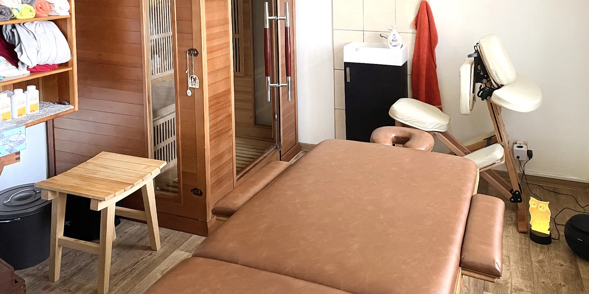 30-90 min. relaxu: masáž celého těla nebo vybraných partií, manuální lymfodrenáž i infrasauna
