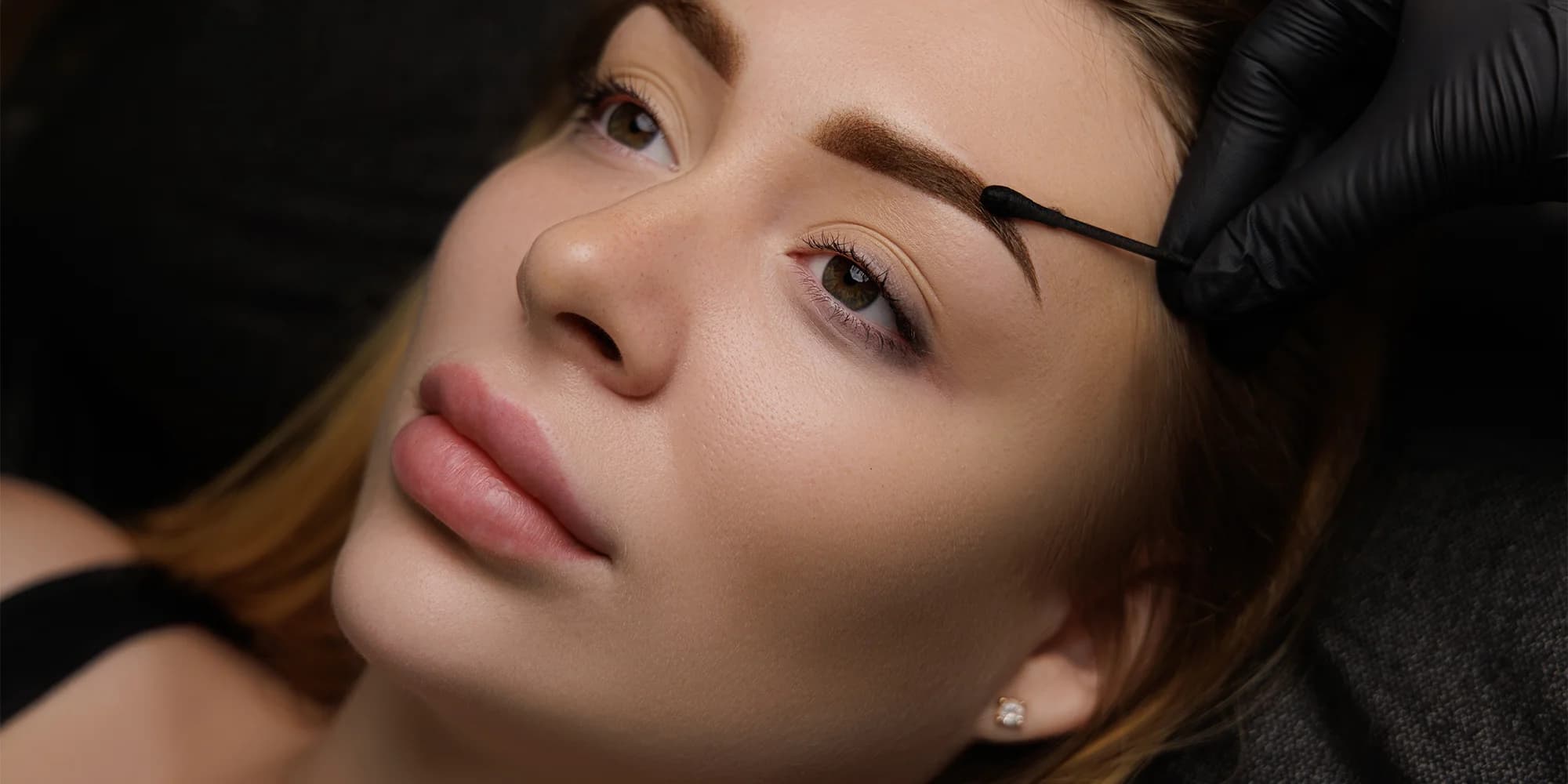 Upravená bez práce: permanentní make-up rtů, obočí, oční i meziřasové linky