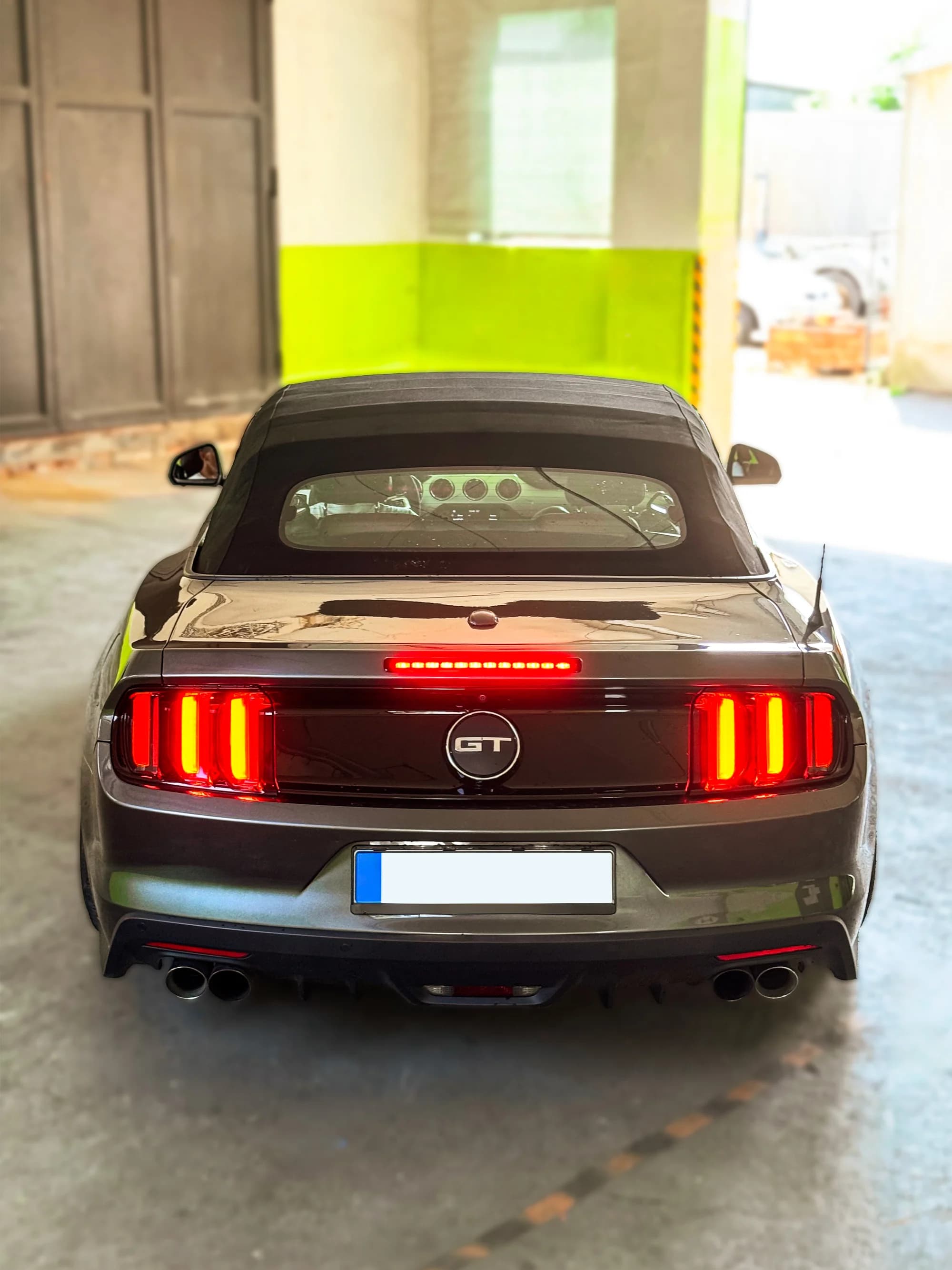 Řízení Fordu Mustang na 15-60 minut nebo pronájem na půl dne i víkend, možnost až tří spolujezdců