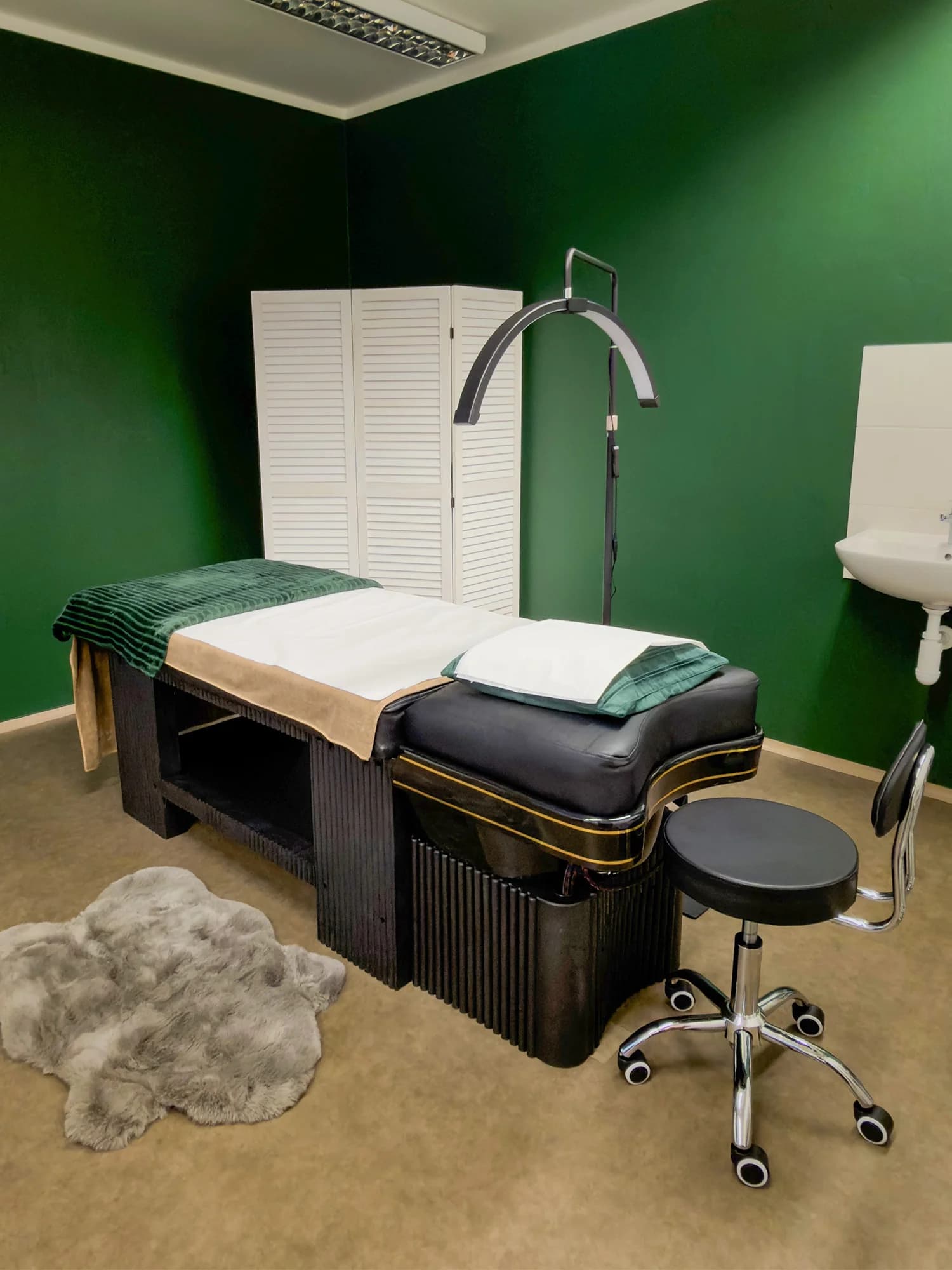Relaxační péče o vlasy a pokožku hlavy: head spa pro ženy i muže