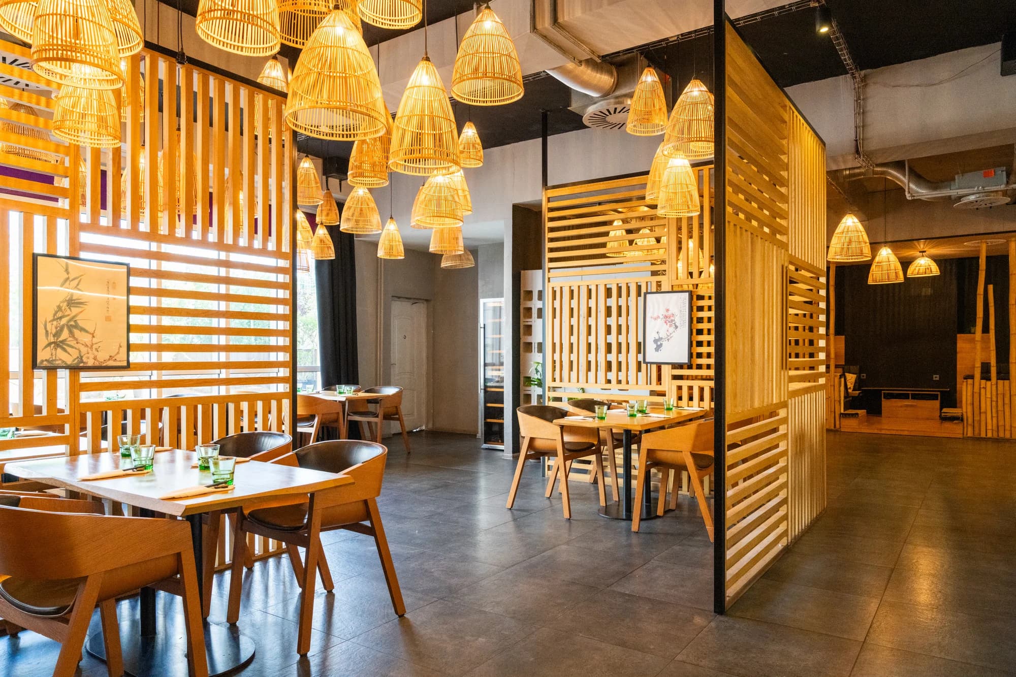 Menu se sushi setem ve vyhlášené asijské restauraci: křupavý losos, maki i mochi
