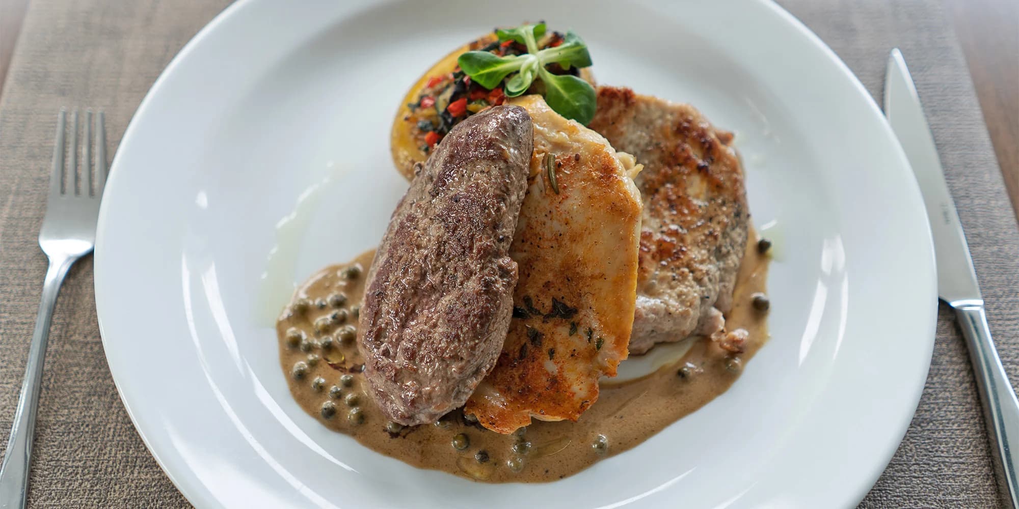 Posezení jako v ráji: menu s tataráčkem, variací steaků a palačinkou se zmrzlinou
