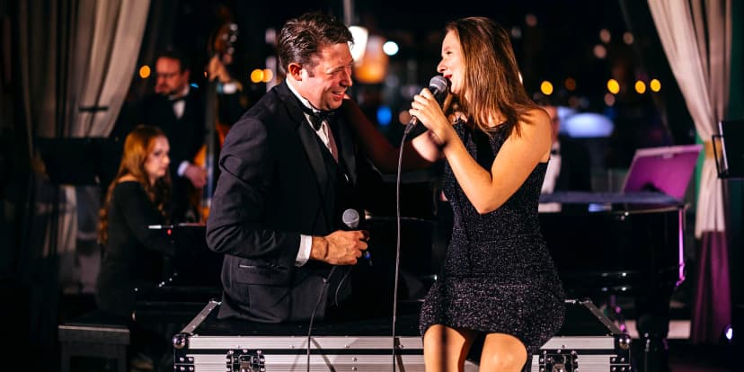 Sinatra Tribute: koncert s hity Franka Sinatry i tříchodová večeře a nápoje v krásném prostředí Mánesu