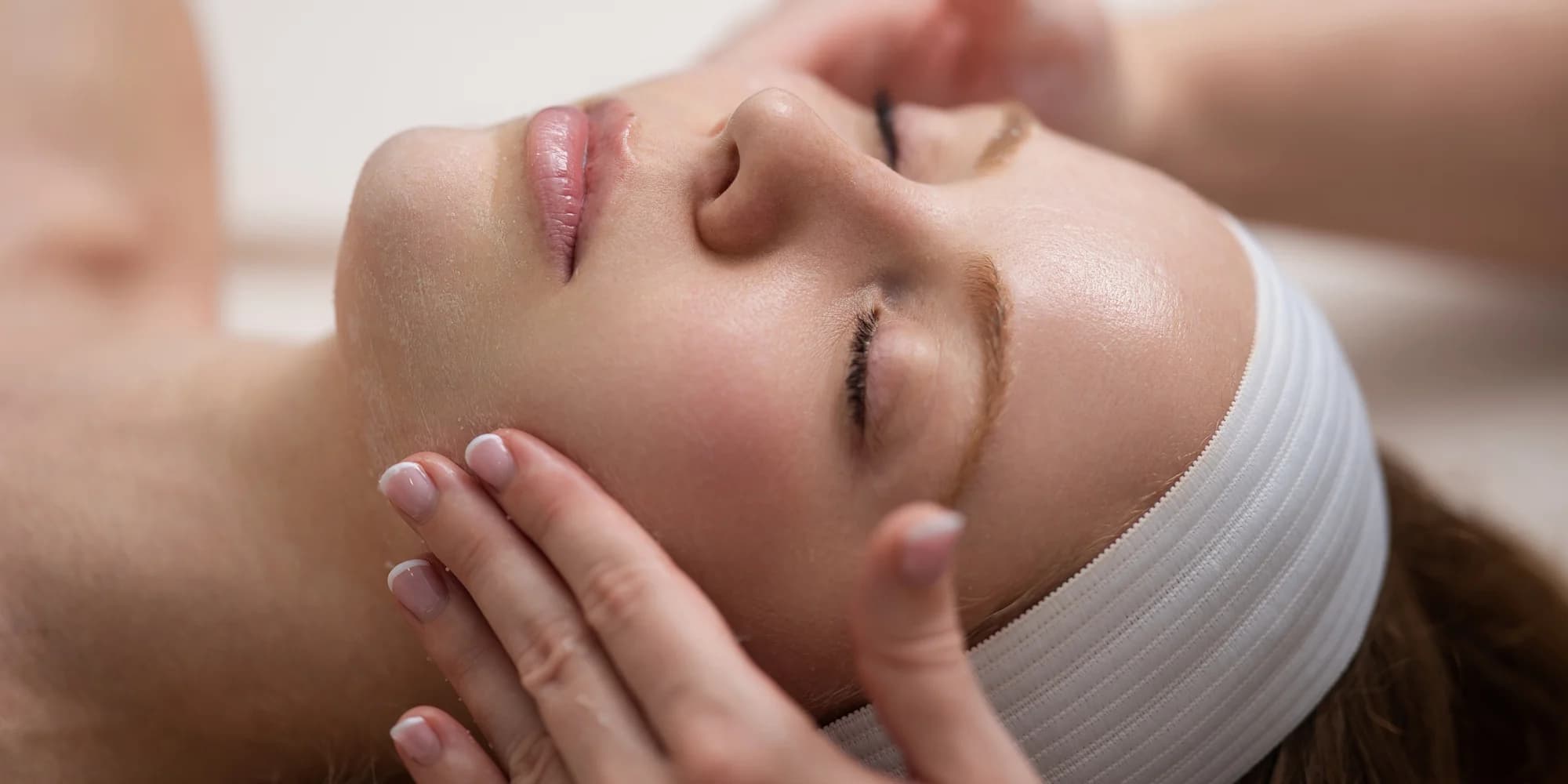 Ošetření suché či problematické pleti, lash lifting i laminace obočí vč. barvení
