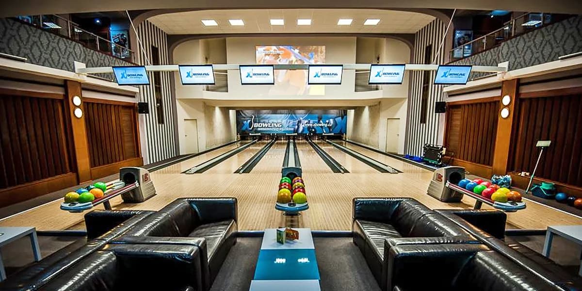 Bowling ve Strašnicích: hodina hry na profi dráze až pro 6 hráčů