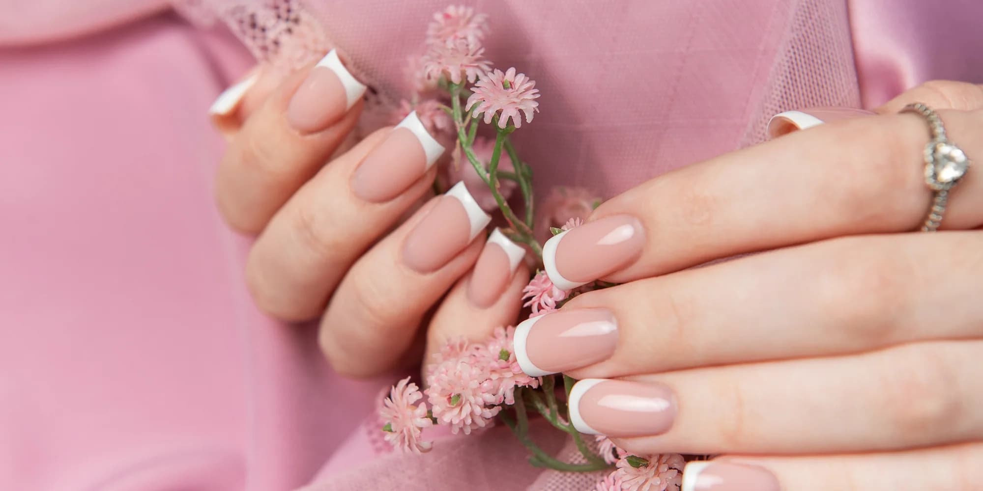 Manikúra s P-Shine, gel lak, francouzská manikúra i SPA manikúra s masáží
