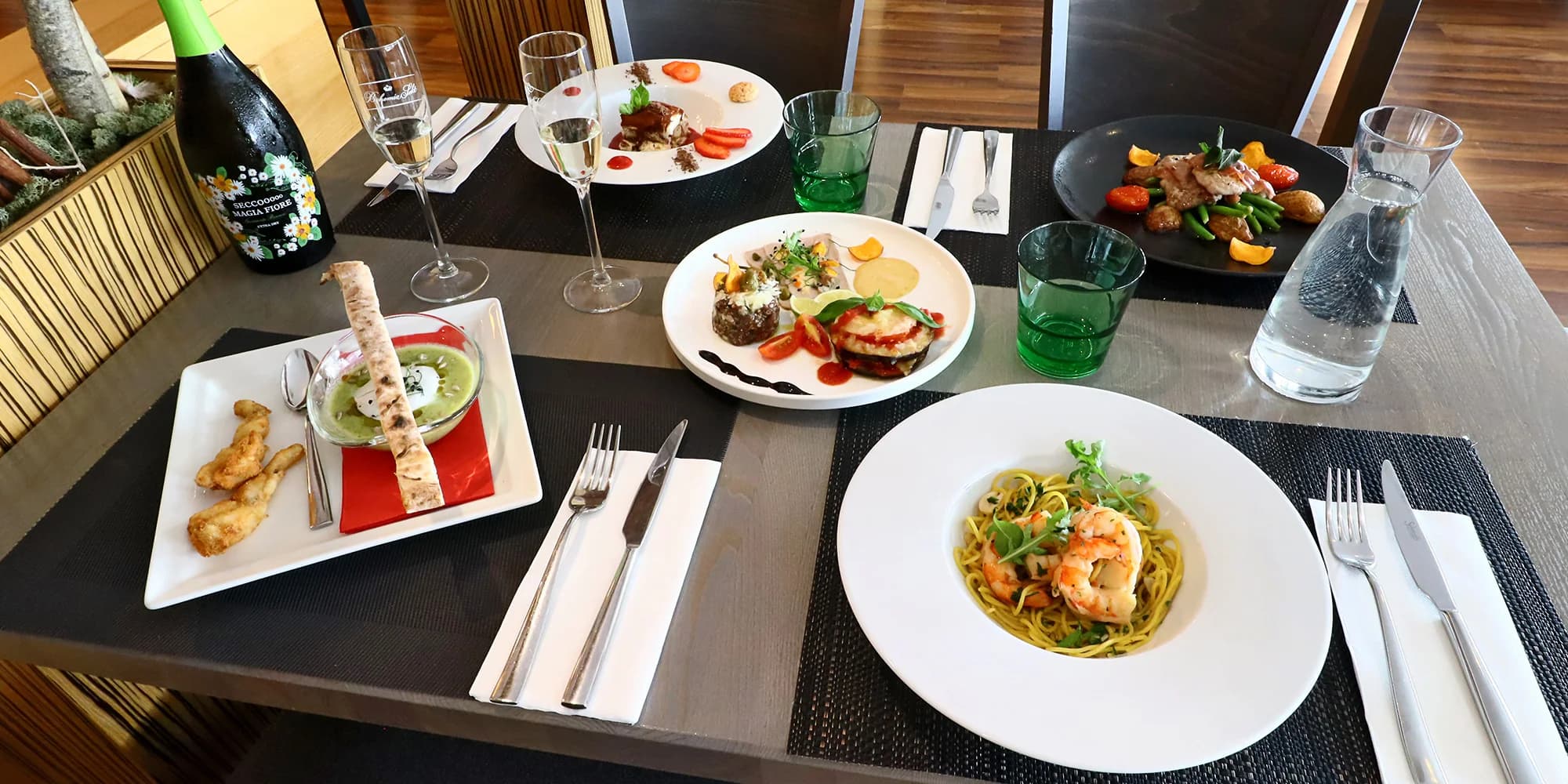 Italské menu pro dva: krevety, cuketové cappuccino, telecí panenka i tiramisu