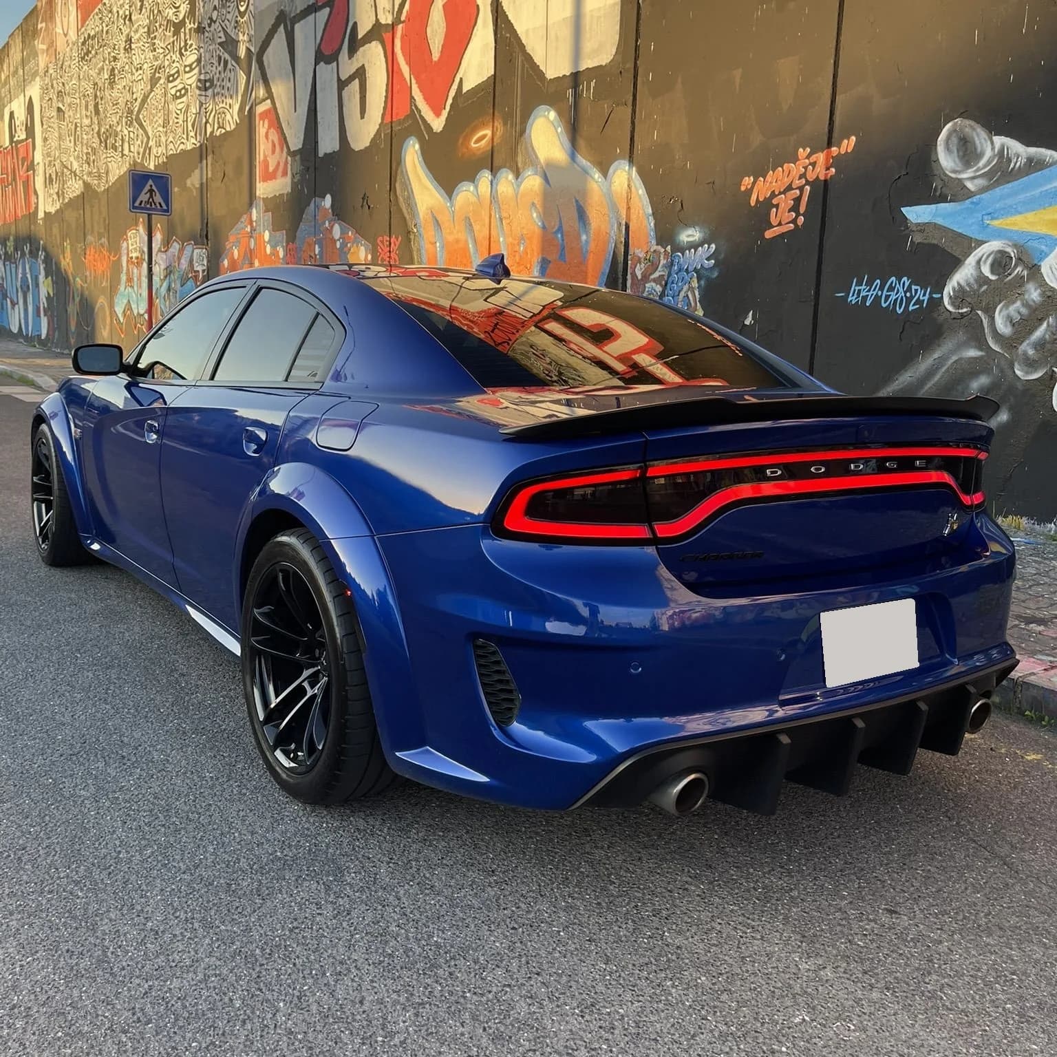 Zažij americký osmiválec: spolujízda v muscle caru Dodge Charger 6.4L V8 Scat Pack, až 60 min.