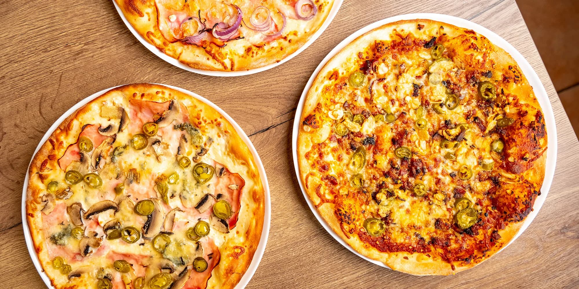 Klasická či obří pizza pro 1-6 osob: margherita, amatriciana, šunková, quattro formaggi a další