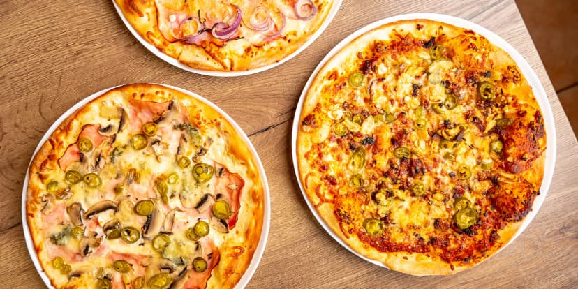 Klasická či obří pizza pro 1-6 osob: margherita, amatriciana, šunková, quattro formaggi a další