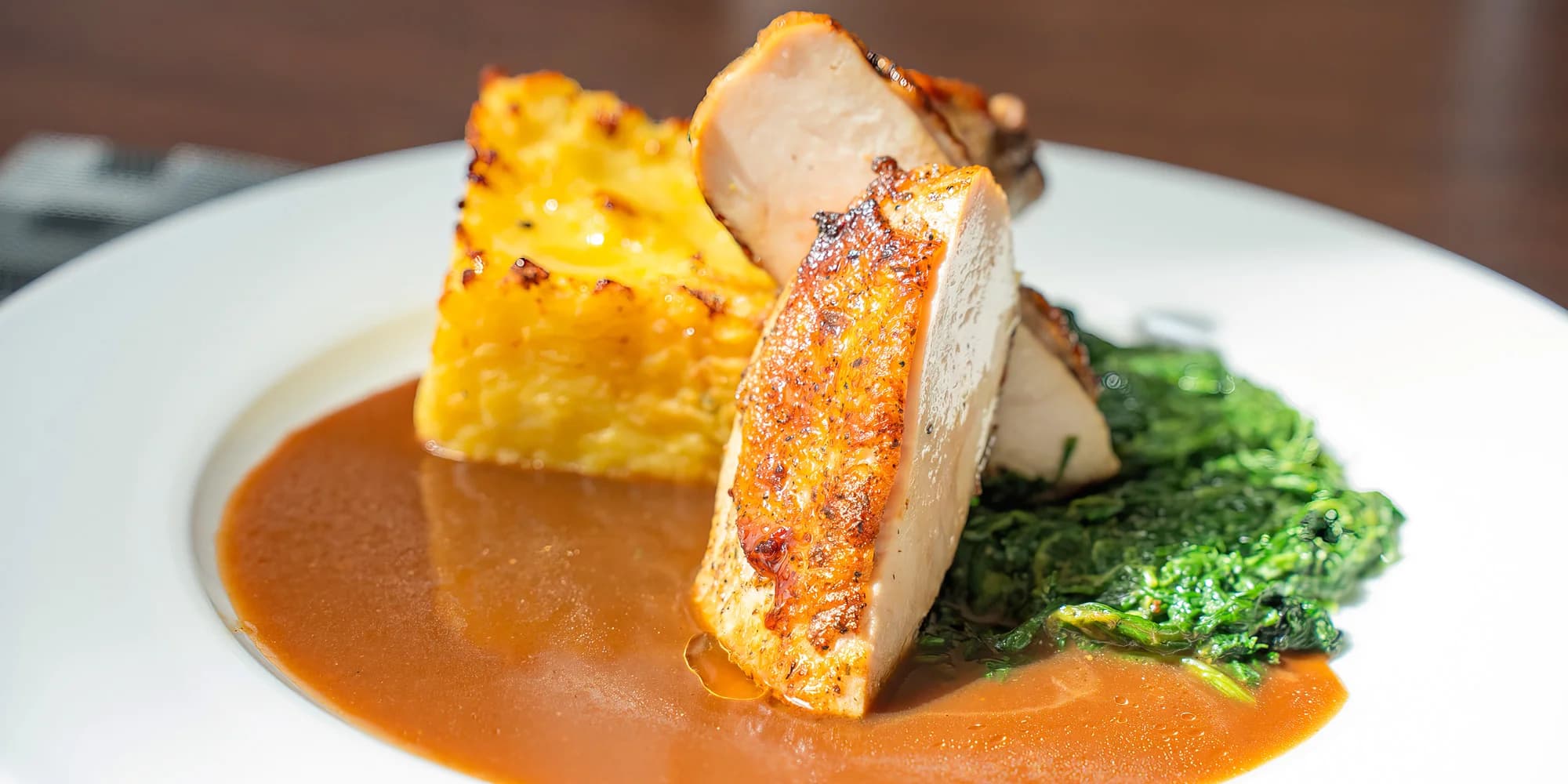 Tříchodové menu s carpacciem, kuřecím supreme a crème brûlée pro 2 osoby