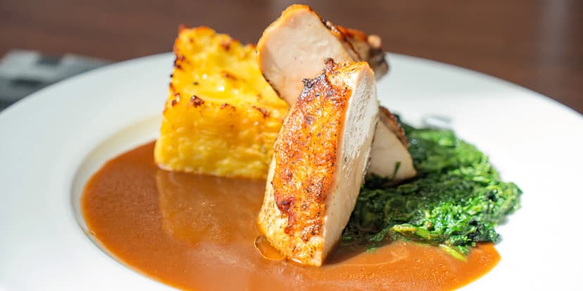 Tříchodové menu s carpacciem, kuřecím supreme a crème brûlée pro 2 osoby
