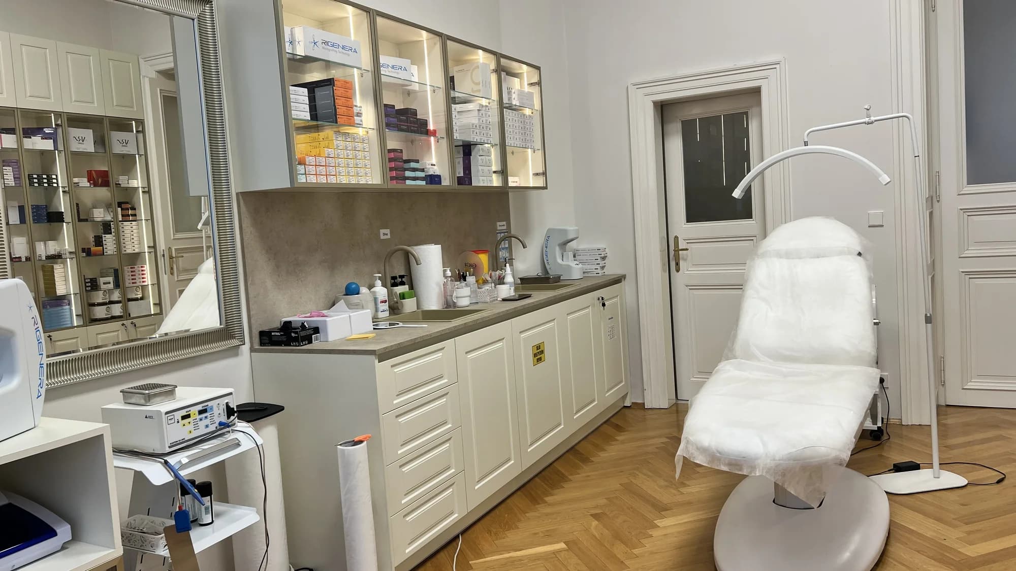 Odstranění tetování i permanentního make-upu šetrným laserem