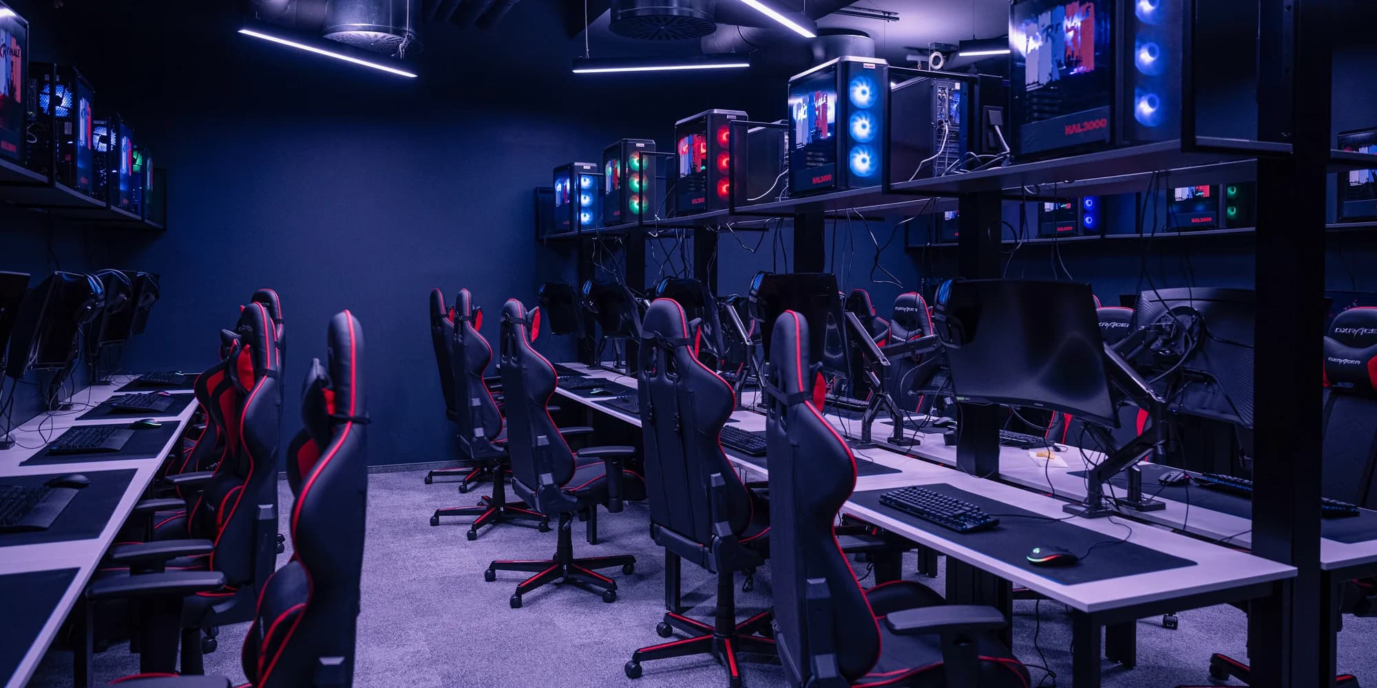 Zábava ve Vodafone PLAYzone Areně: závodní simulátor, virtuální realita i soukromá herní místnost pro 5 osob