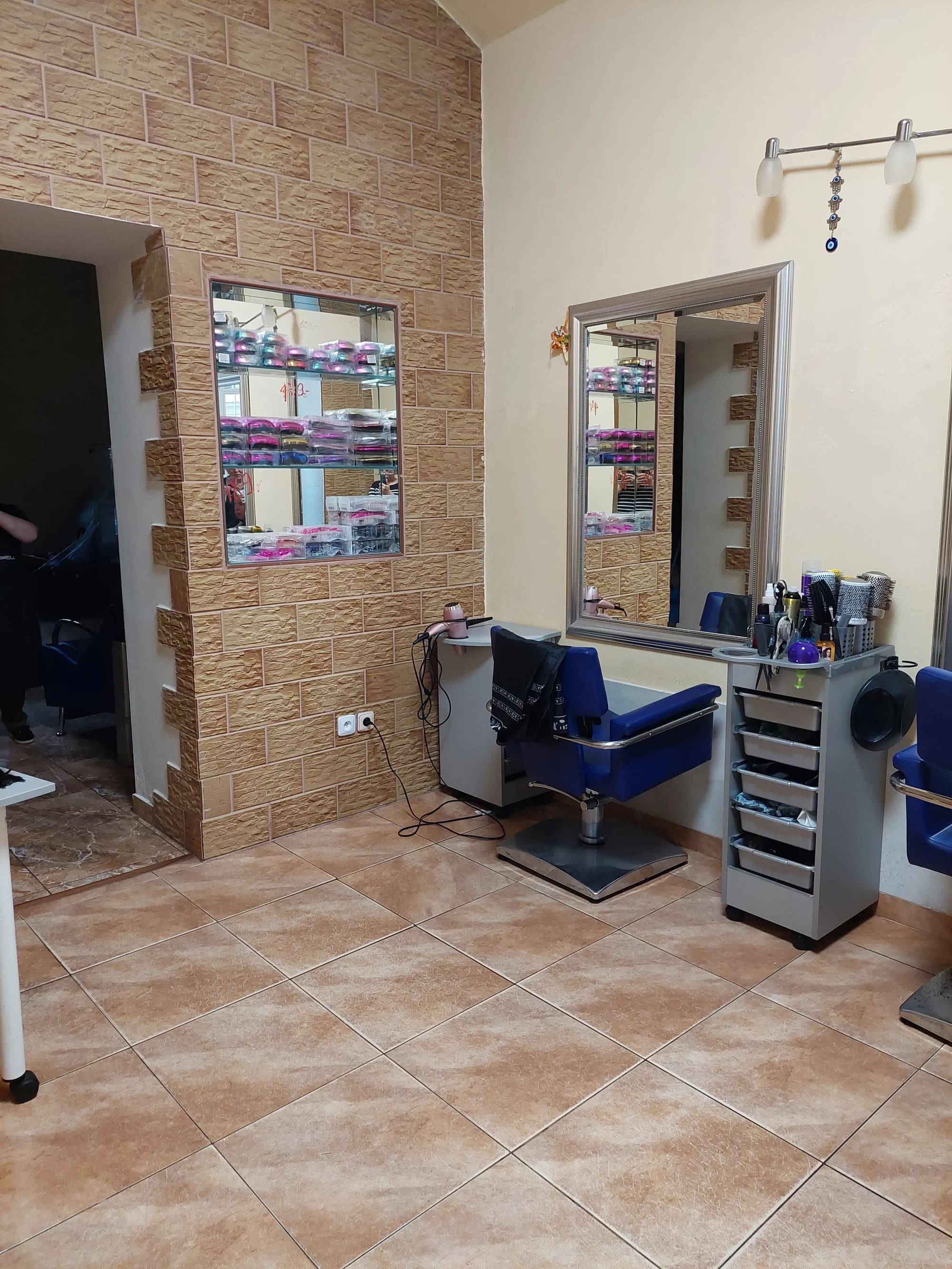 Kompletní kadeřnické balíčky pro ženy: střih a ombré, barva i balayage
