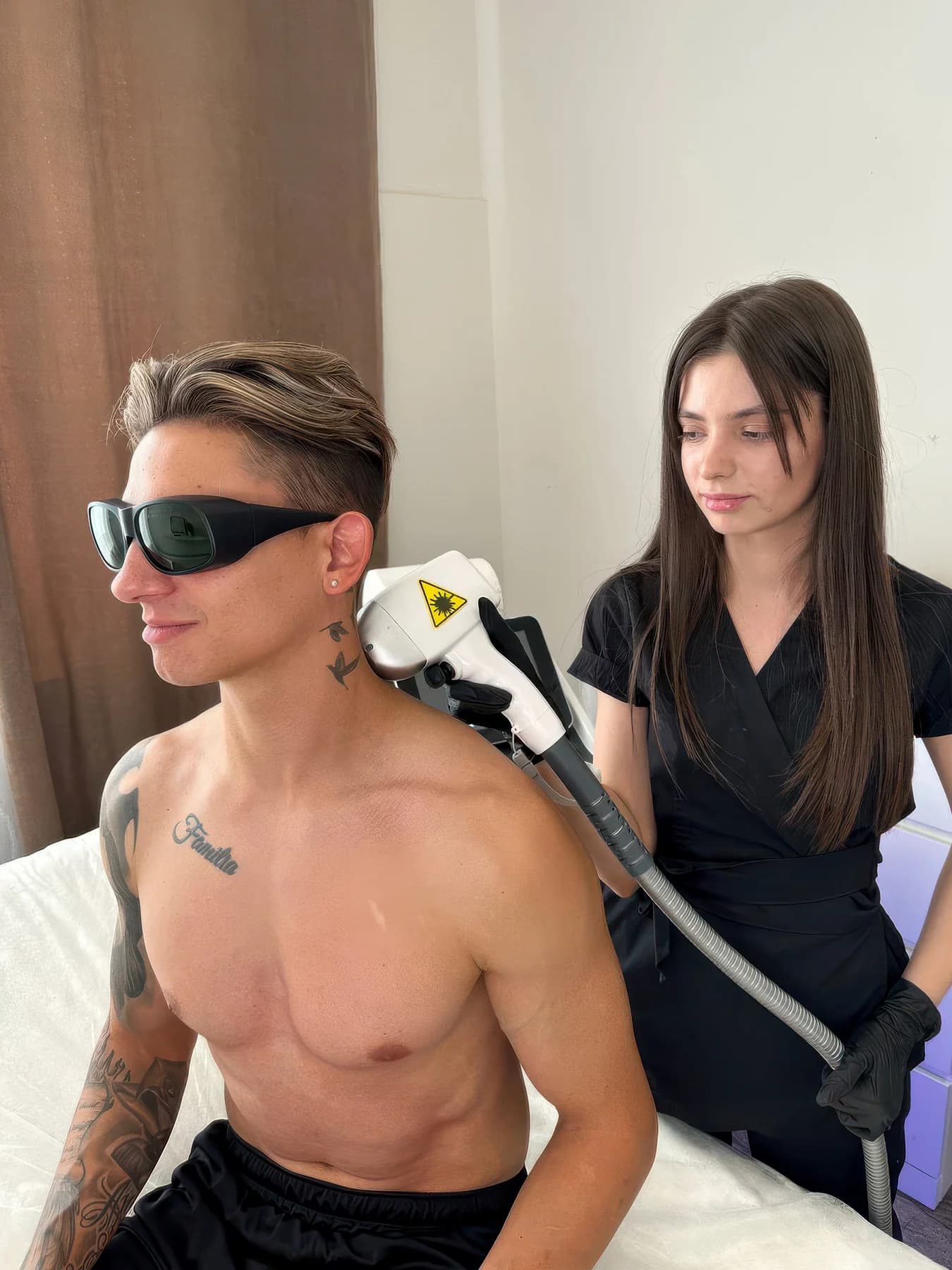 Laserová epilace pro muže: podpaží, hrudník, břicho, intimní partie či celá záda