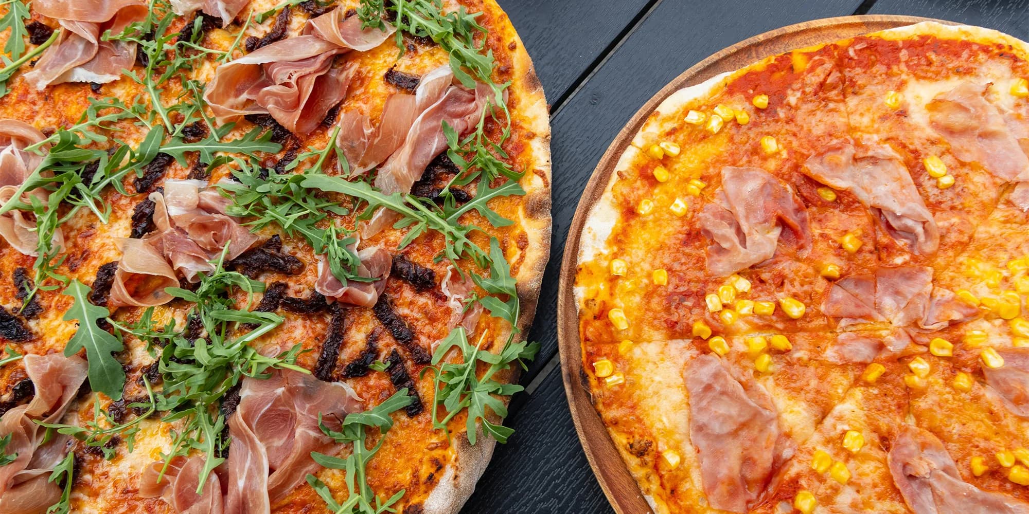 Jedna nebo dvě pizzy o průměru 32 či 42 cm podle výběru ze 6 druhů