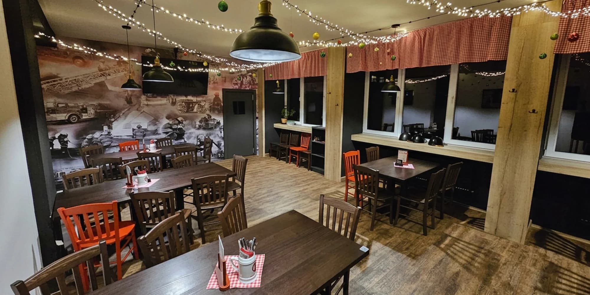 Chutné kombo: 12 smažených křidýlek, hranolky, coleslaw, omáčka i 2x pivo pro 1 osobu