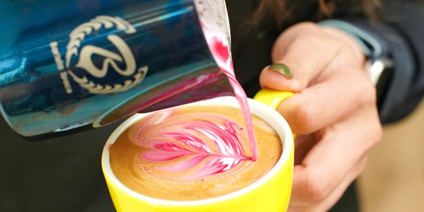 Dárek pro milovníky kávy: baristický kurz pro začátečníky, domácí příprava espressa i latte art