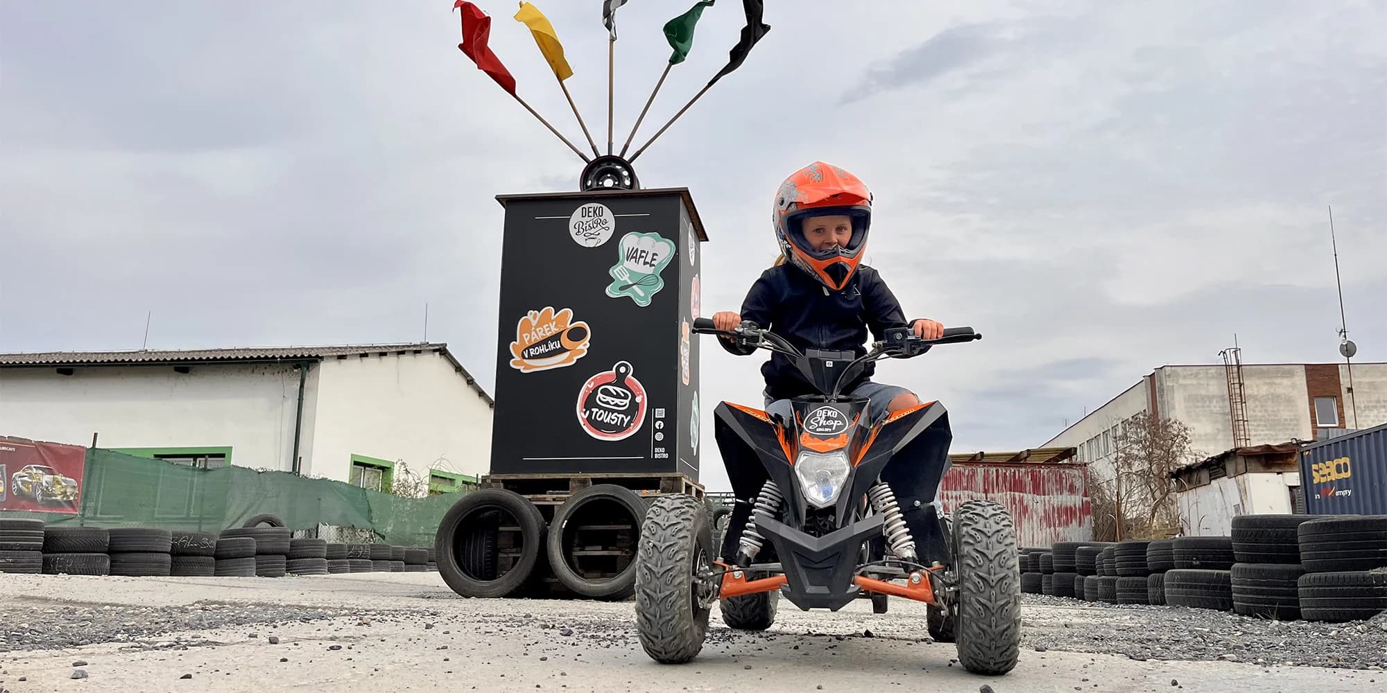 Dětská závodní dráha: 1–10 jízd na elektrické čtyřkolce, buggy nebo formuli
