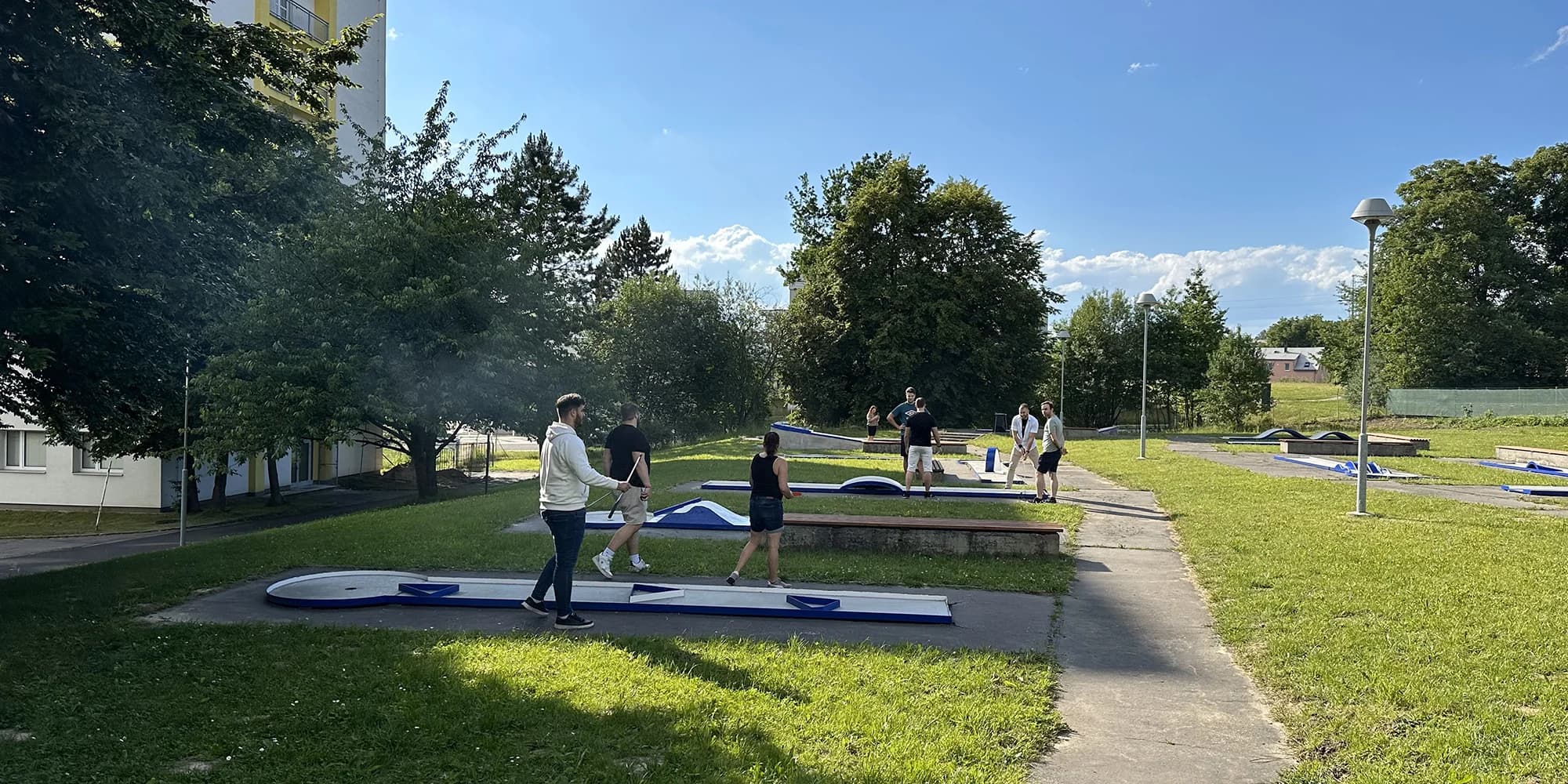 Minigolf pro dva, čtyřčlennou rodinu i partu 10 lidí s grilem nebo bez: časově neomezená hra
