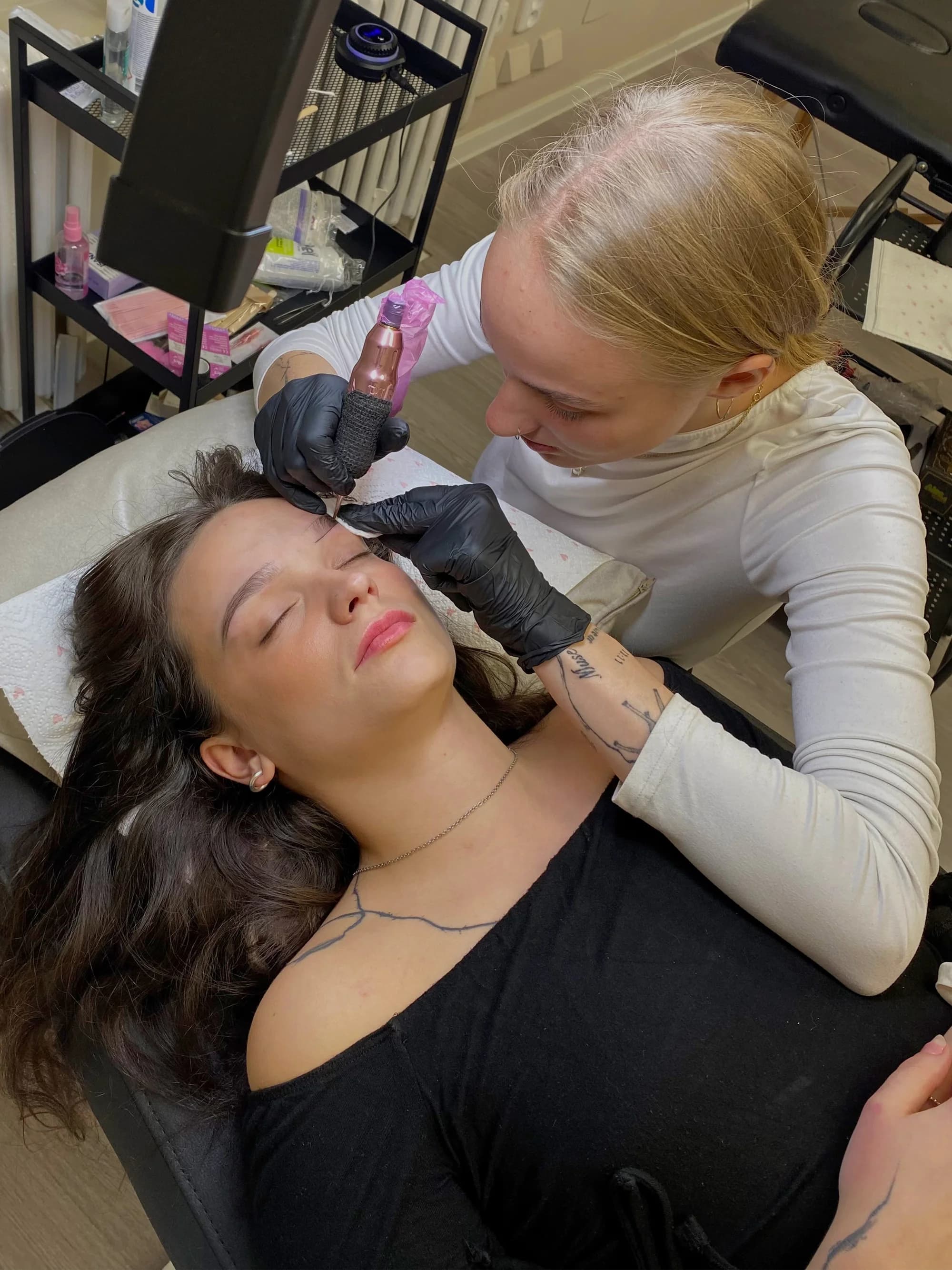 Dopřejte si péči: laminace či pudrové obočí, lash lifting i čištění pleti