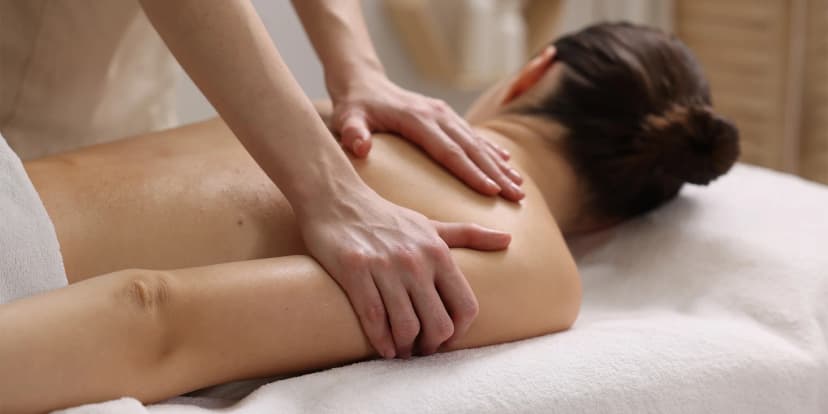 Regenerační, relaxační masáž nebo diagnostika a terapie obtíží pohybového systému